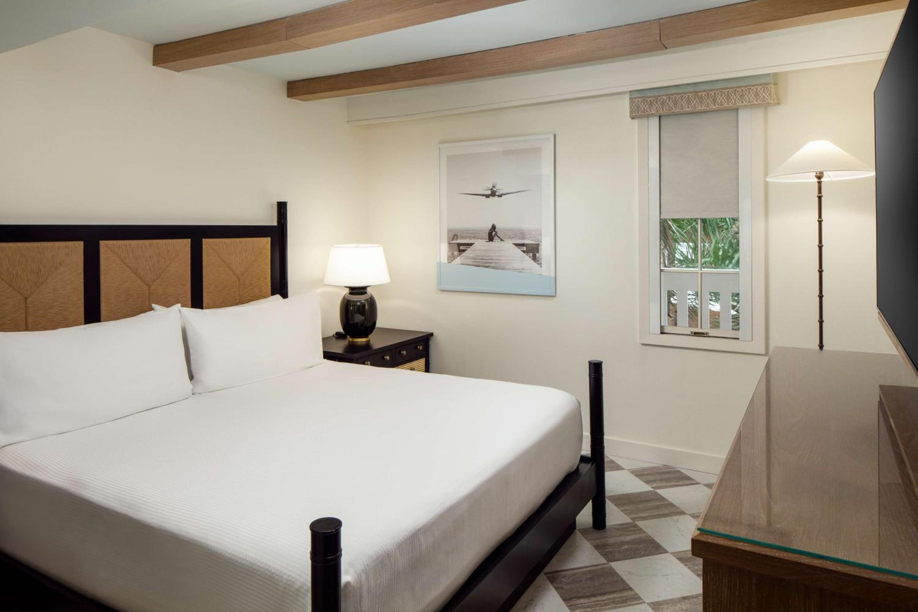 King Suite with Terrace and Partial Ocean View - Photo 5