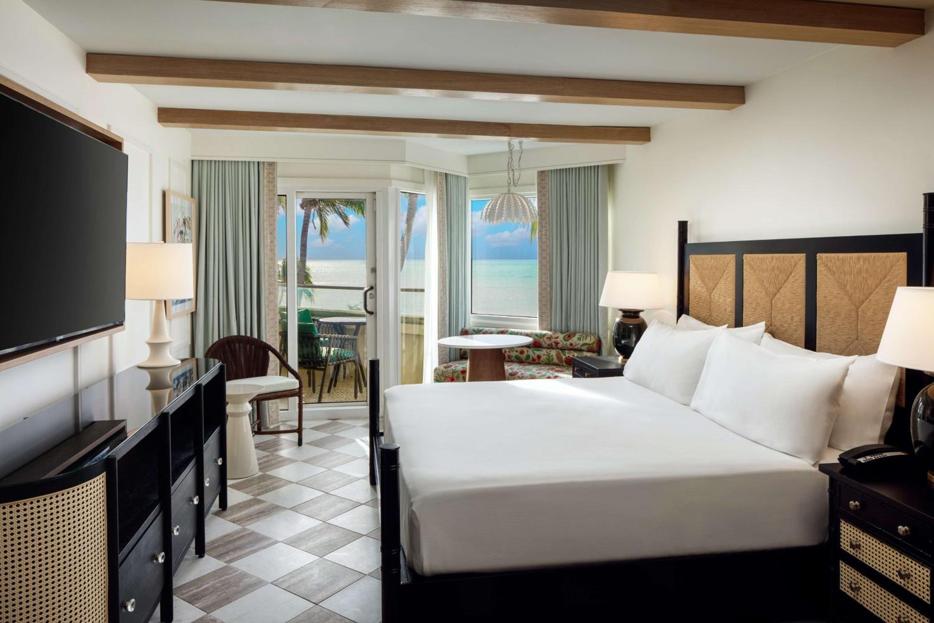 King Room with Balcony and Ocean View - Photo 3