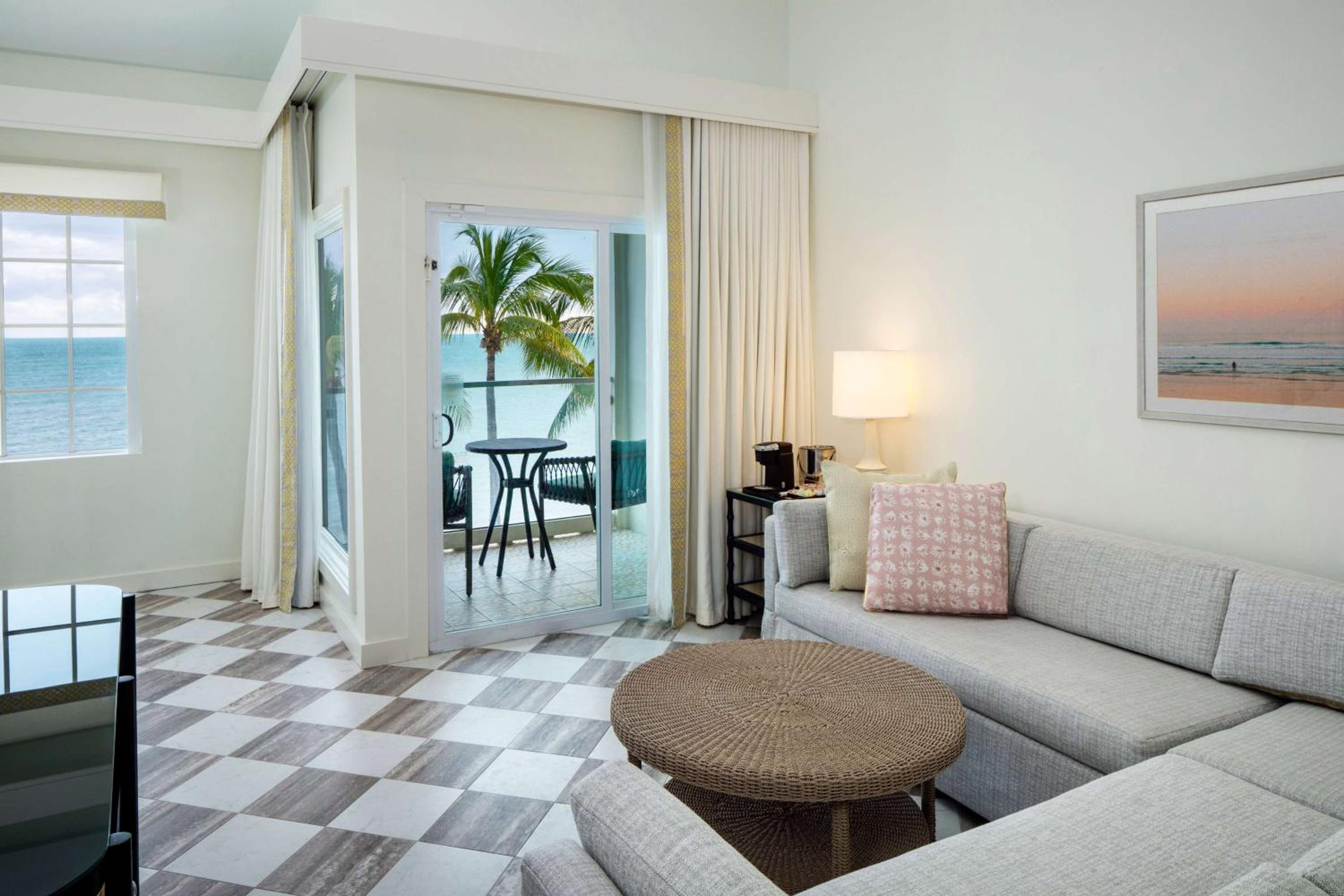 King Ocean Front Suite with Balcony - Photo 6