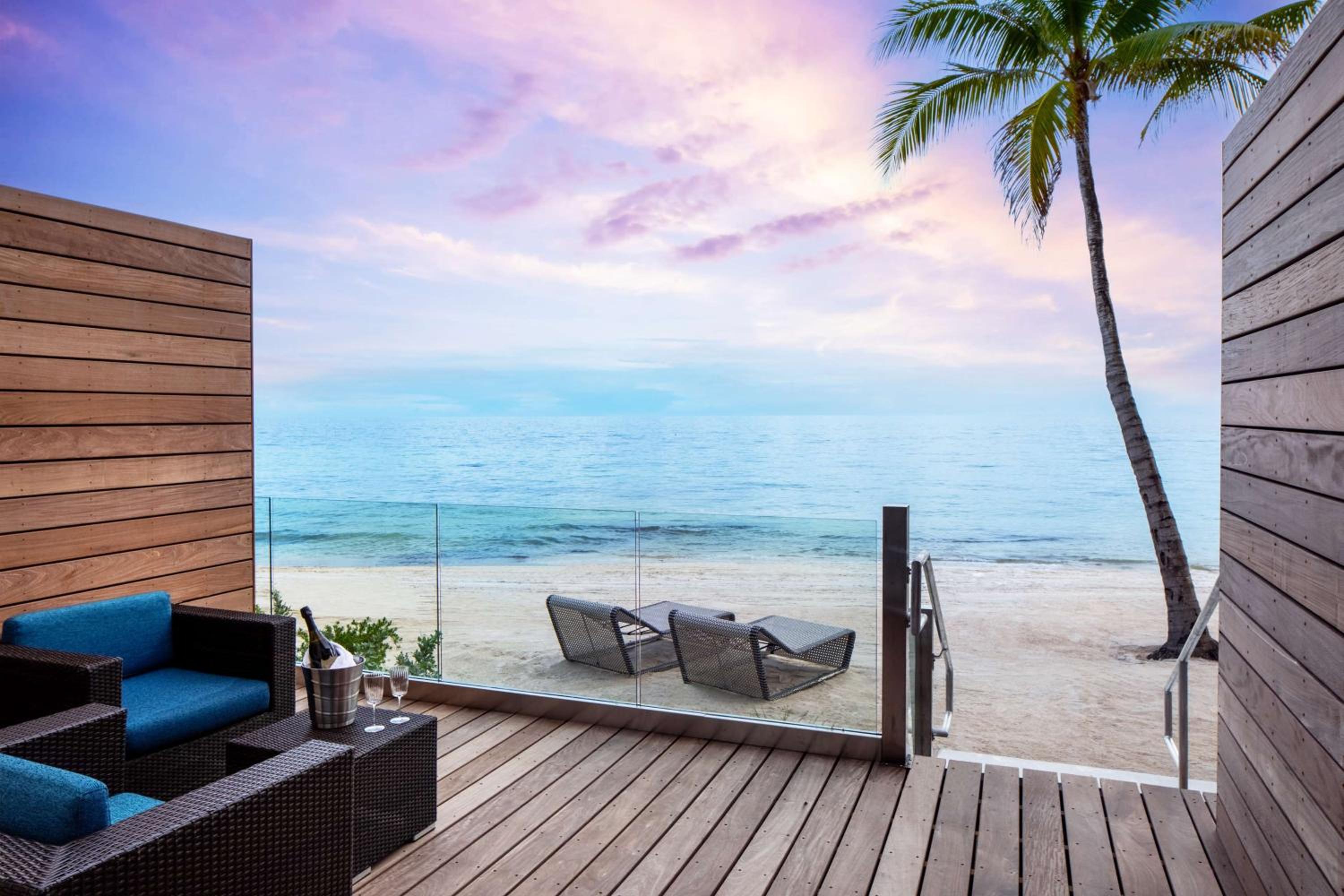 King Suite with Oceanfront View and Walkout Access - Photo 2