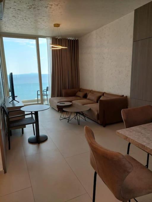One-Bedroom Apartment With Balcony And Sea View photo 2