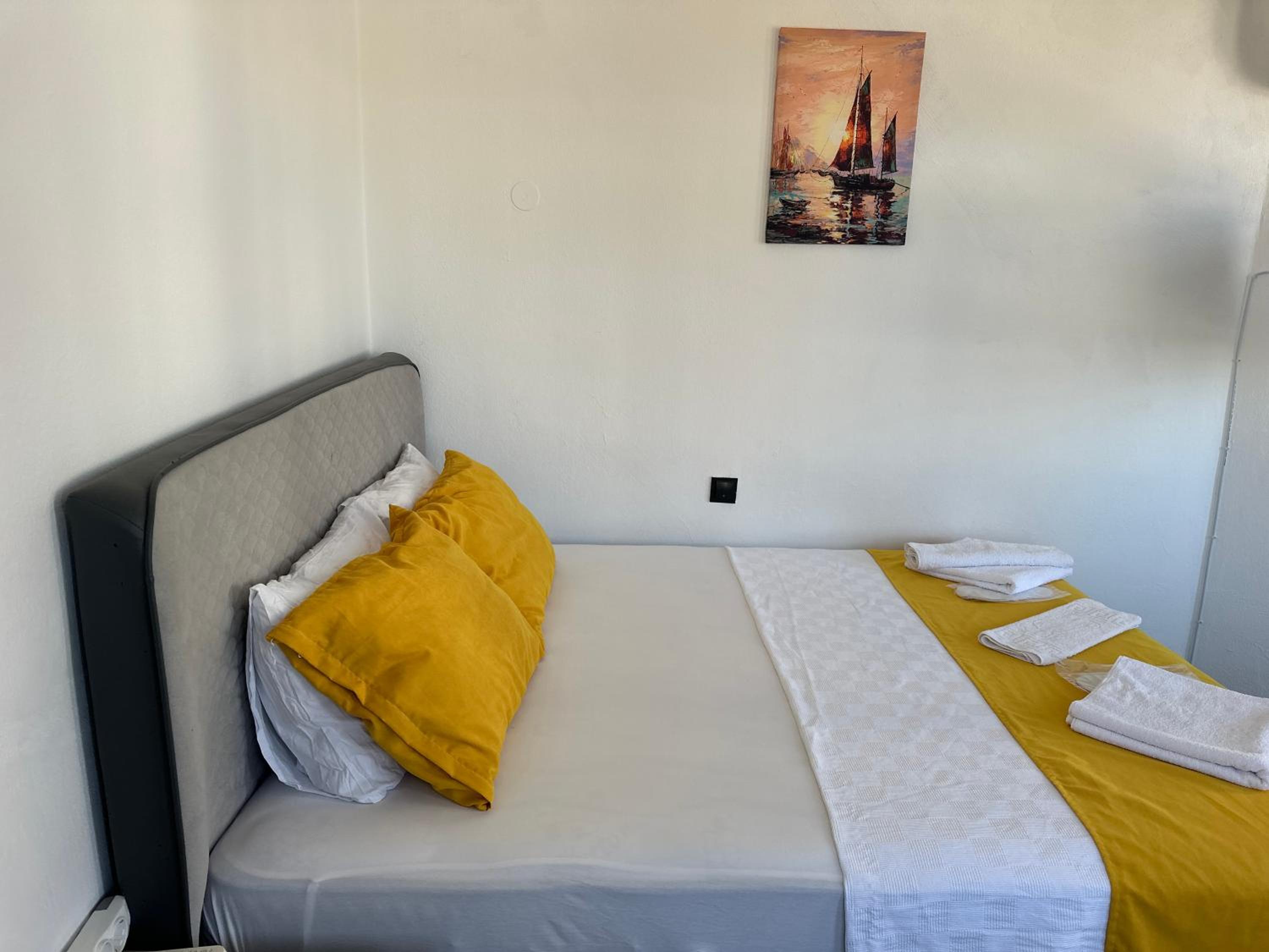 Budget Twin Room - Photo 1