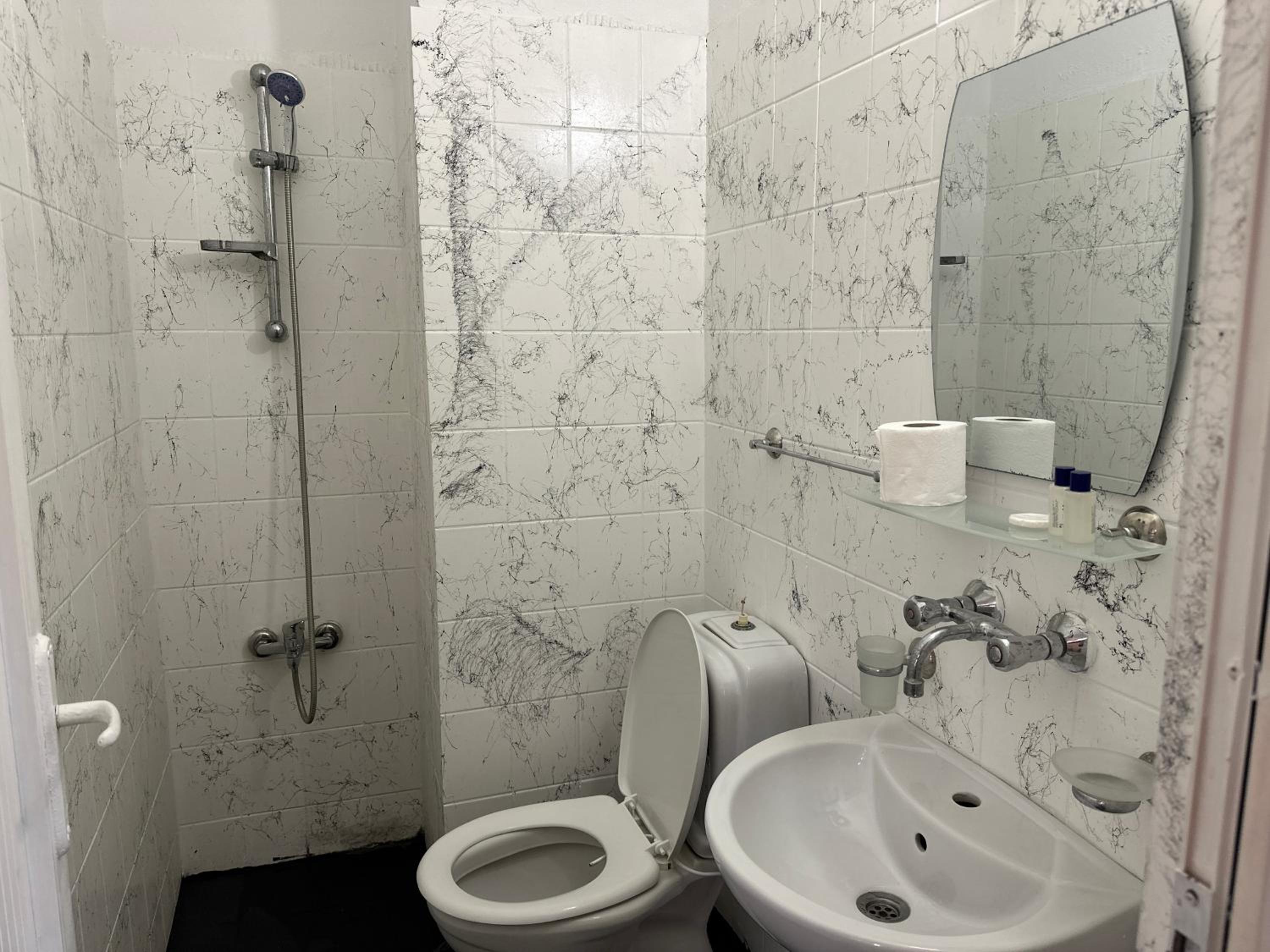Budget Twin Room - Photo 5