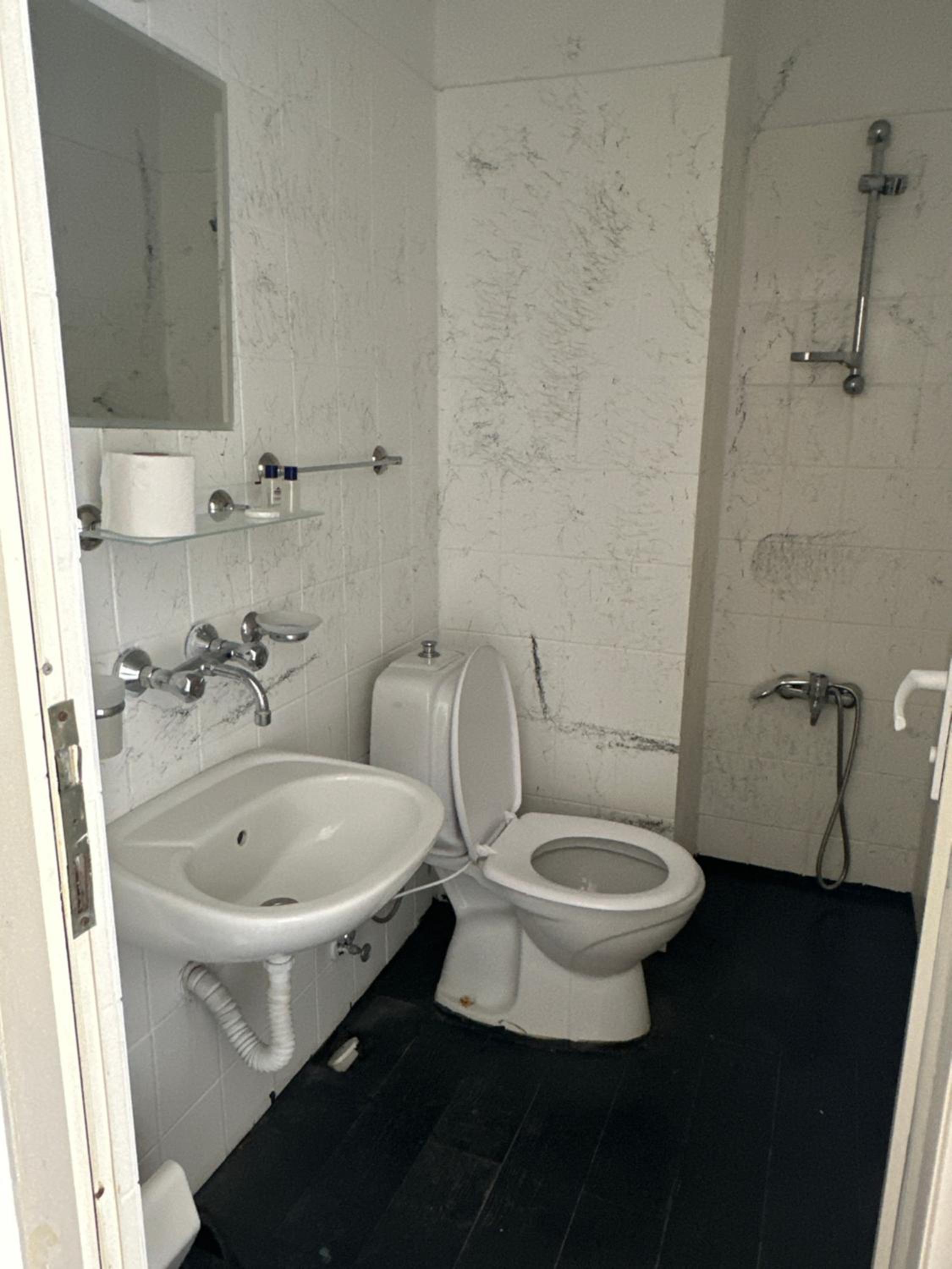 Budget Twin Room - Photo 4