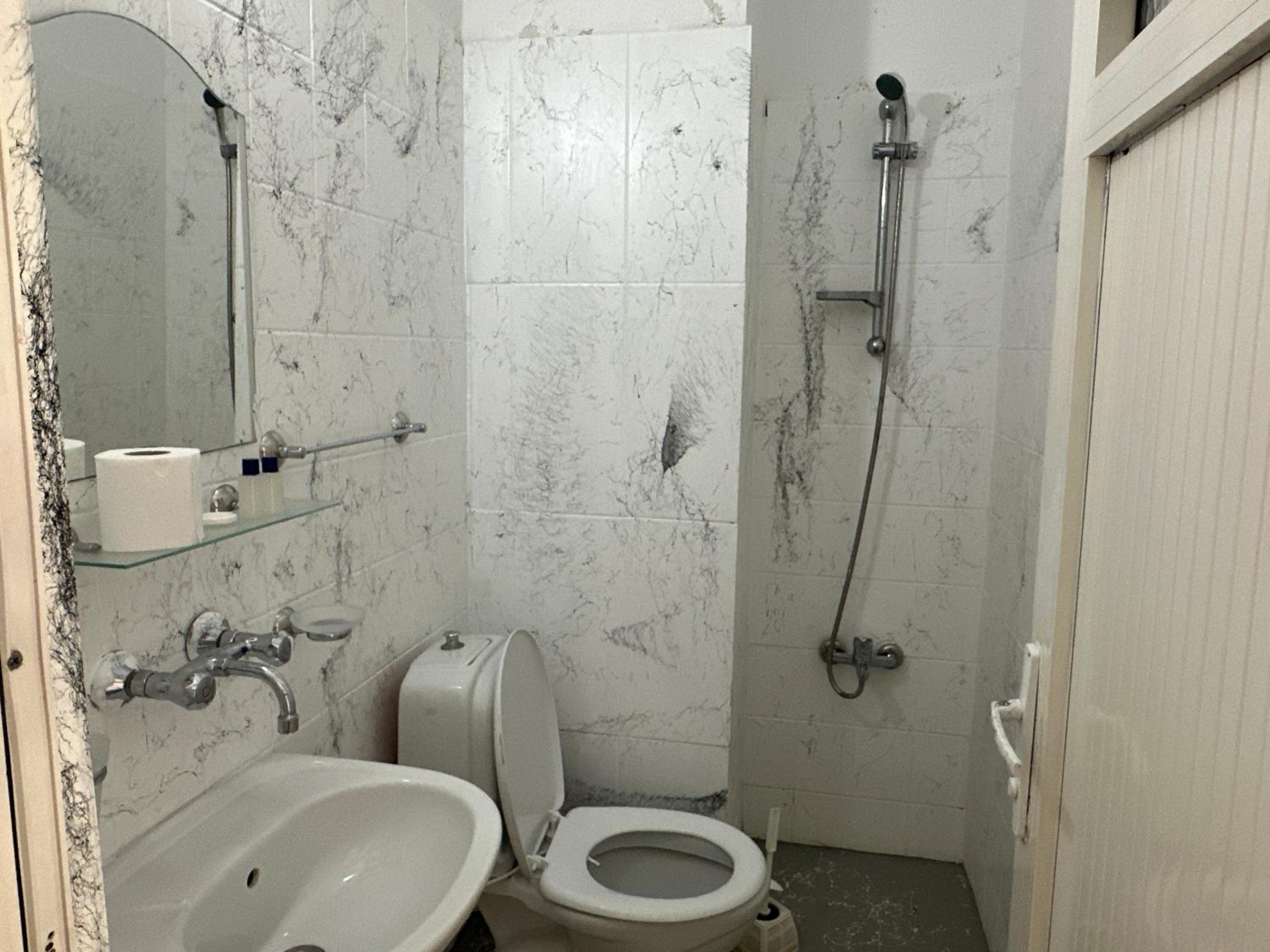 Budget Twin Room - Photo 7