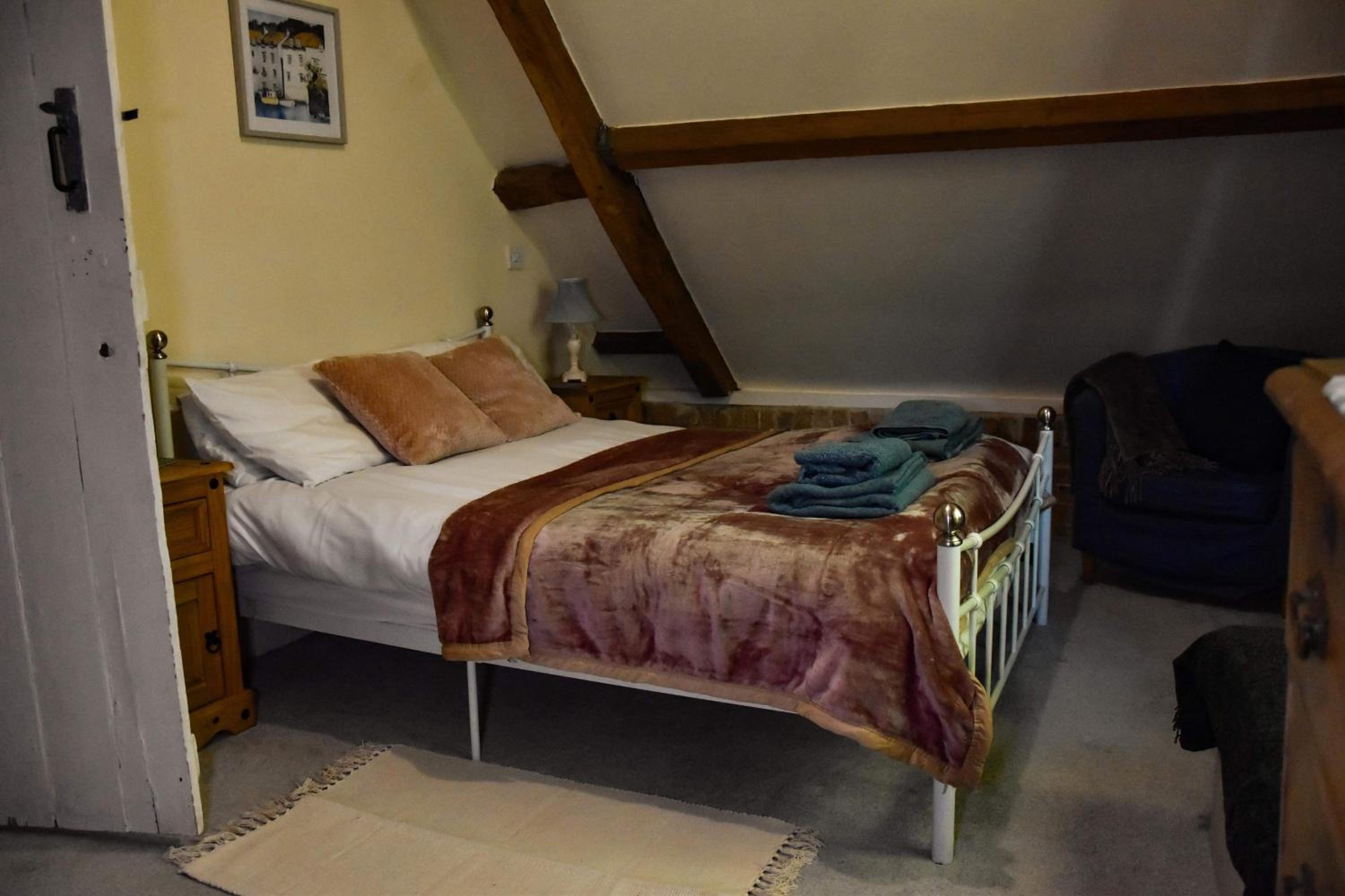 Five-Bedroom House photo 2