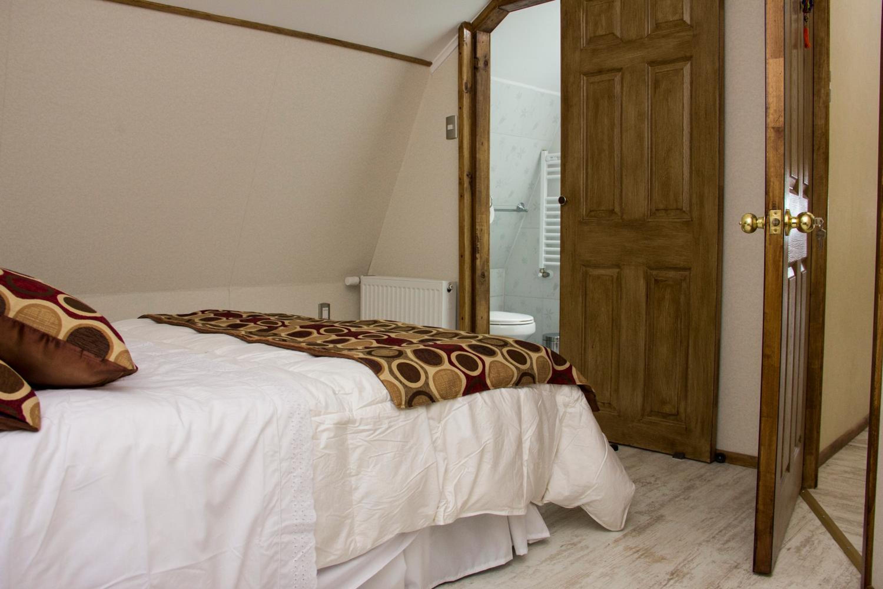 Family Room with Bathroom photo 3