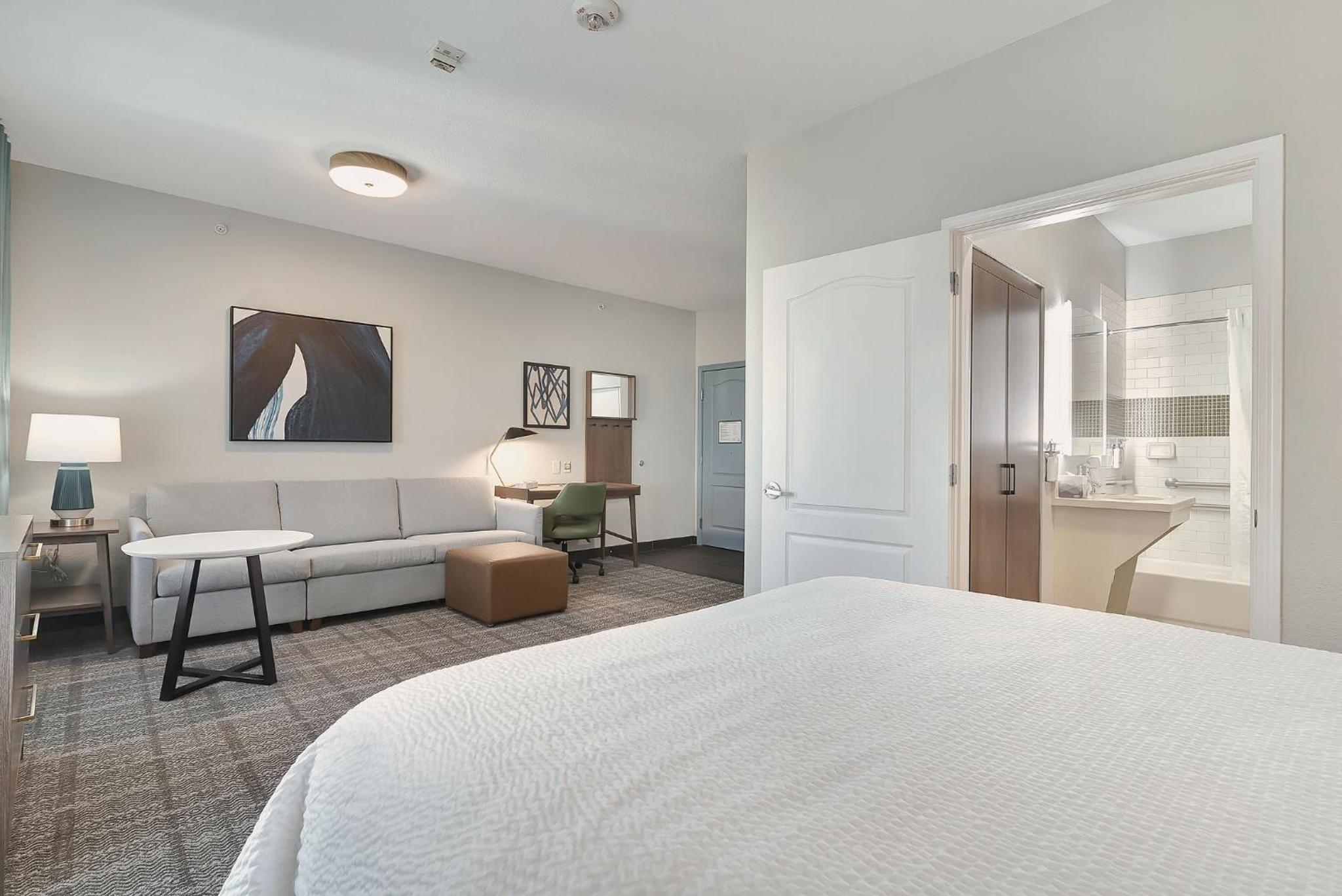 Studio Queen Suite