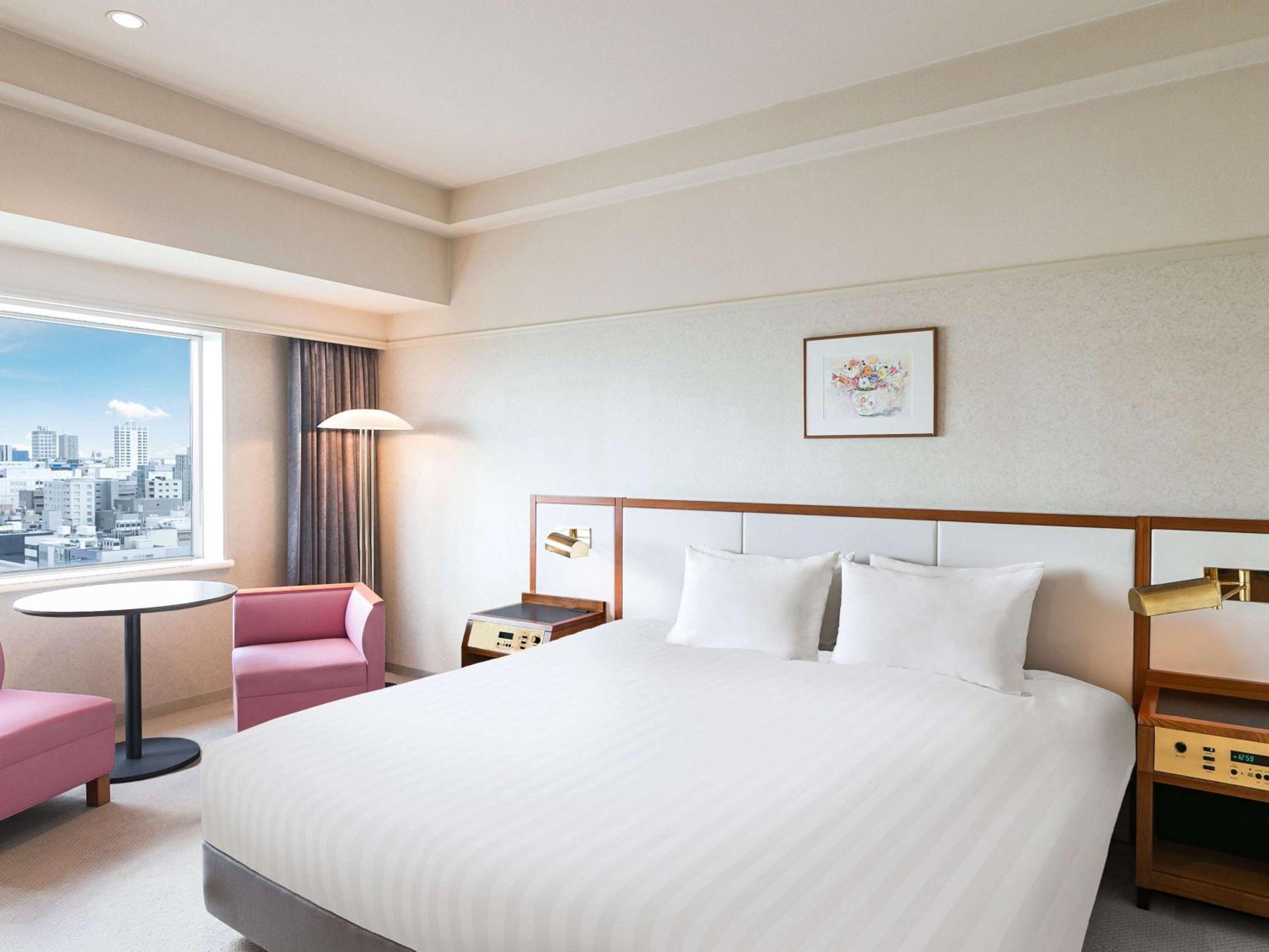 Classic King Room with Lounge Access