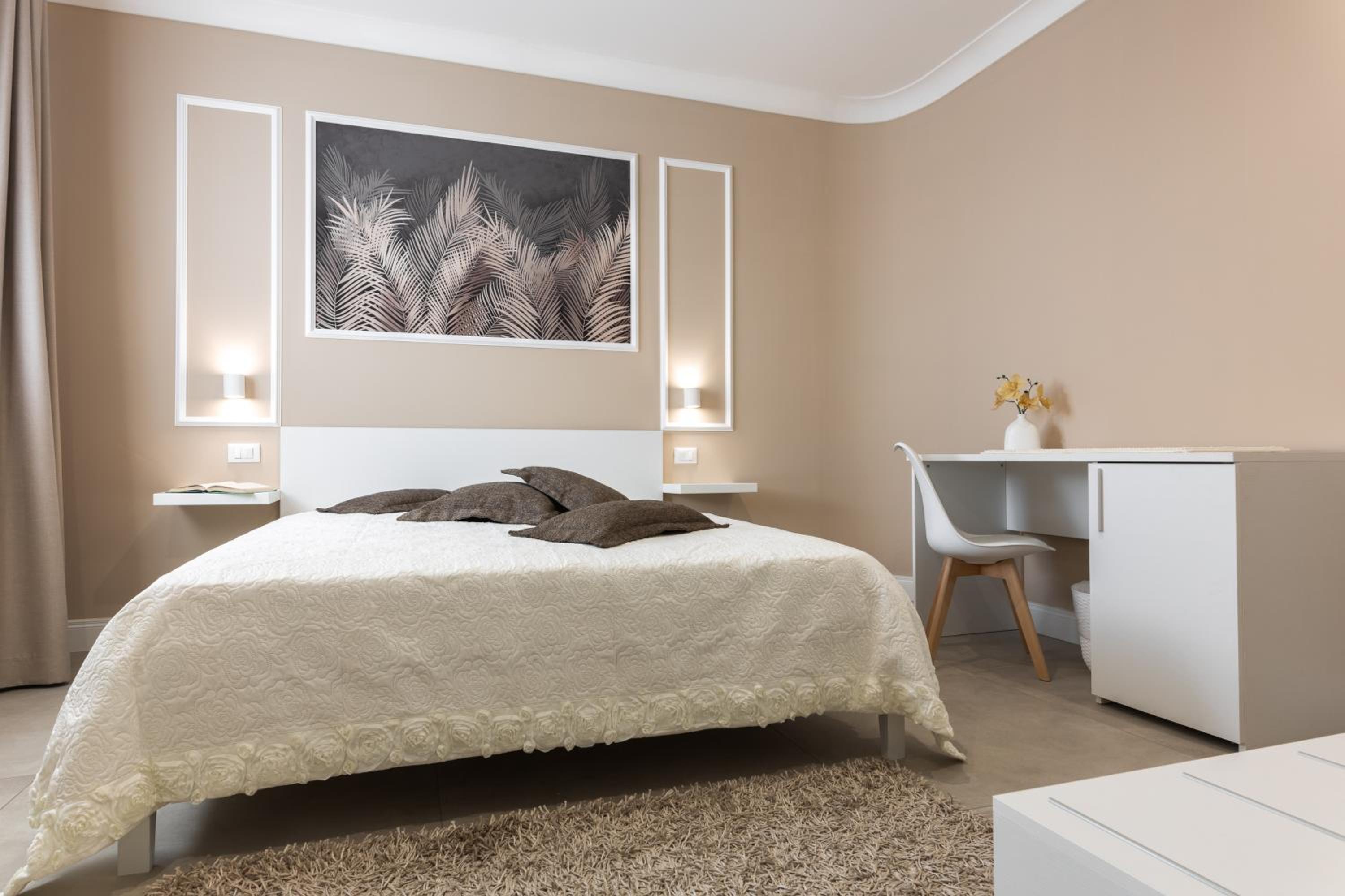 Large Double Room photo 1