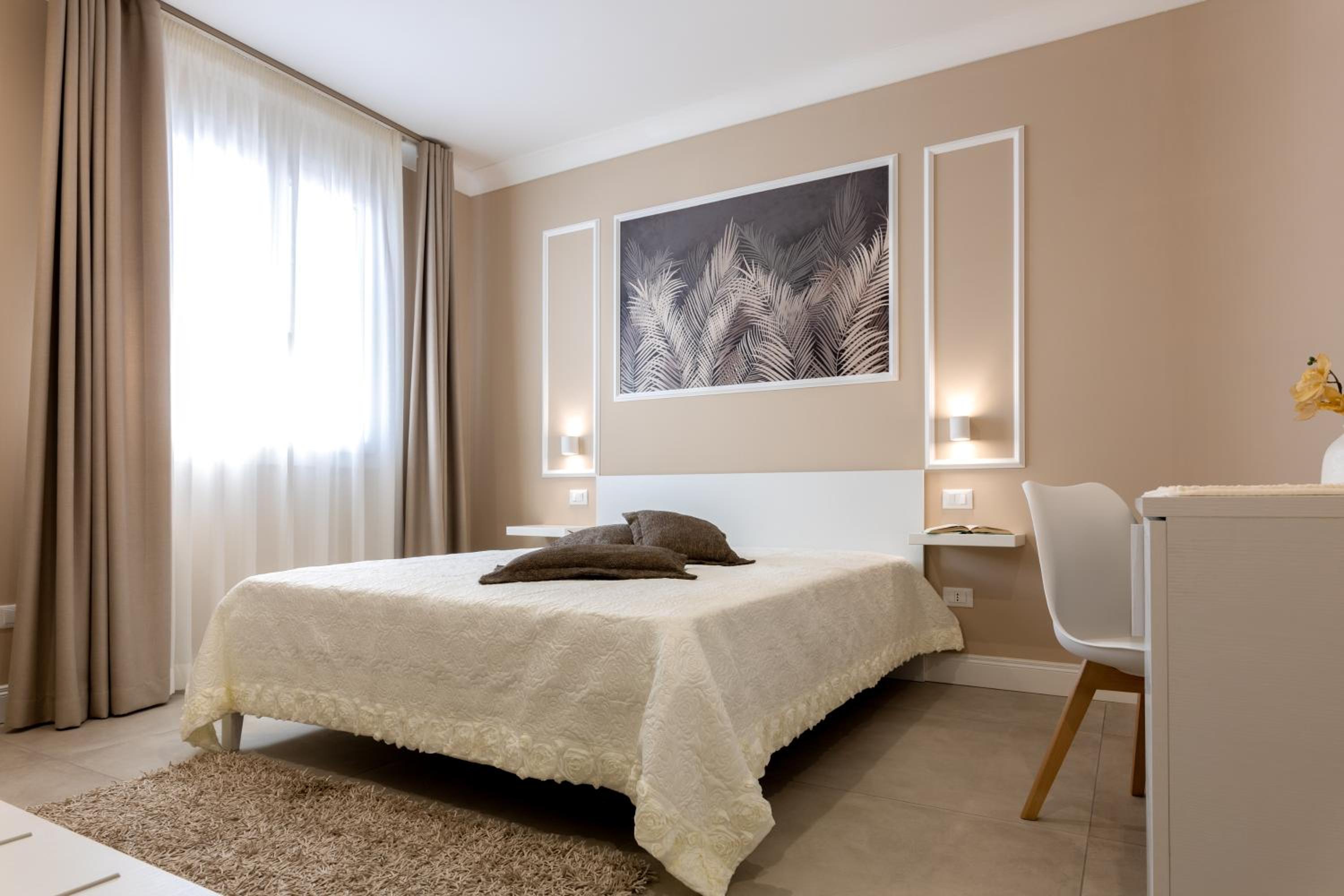 Large Double Room photo 2