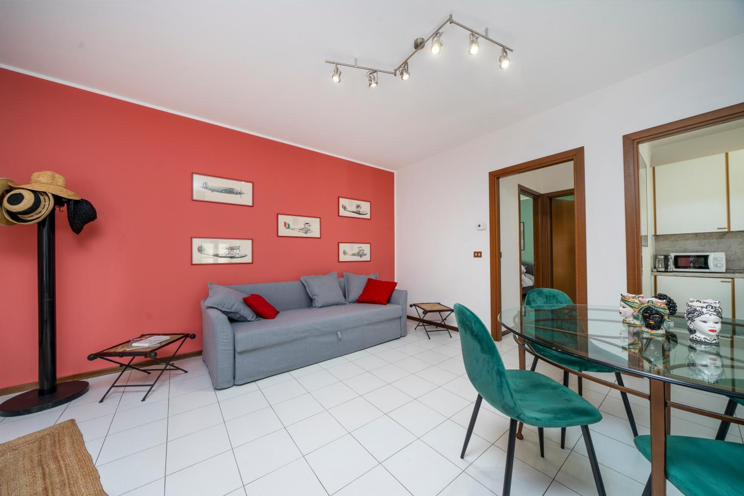 One-Bedroom Apartment photo 2