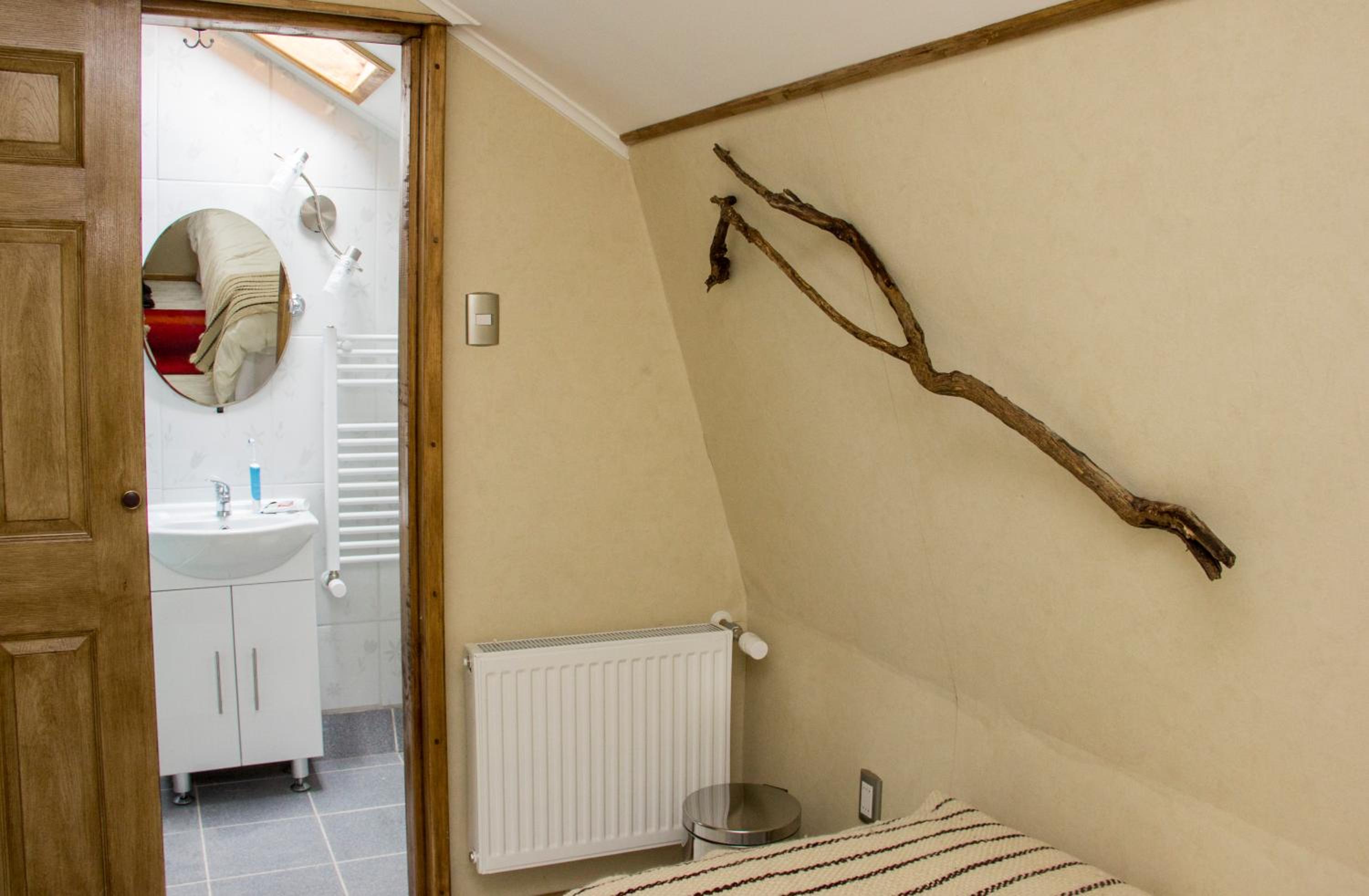 Budget Twin Room with Private Bathroom  photo 3