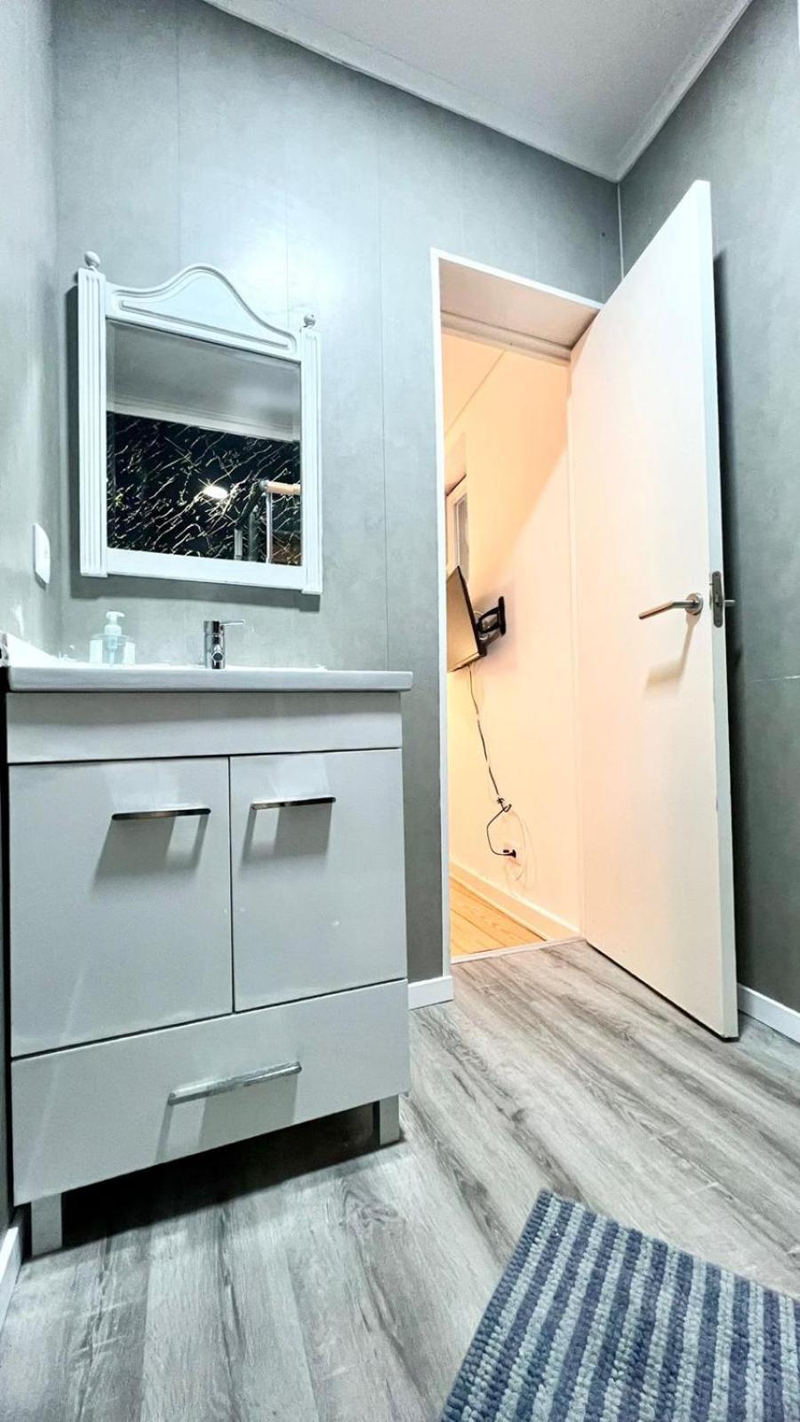 Standard Suite - Interior View - Photo 17