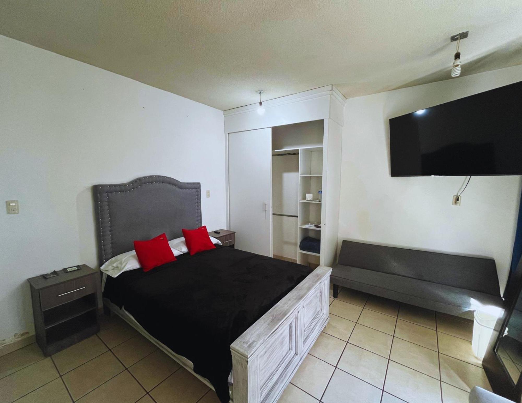 Double Room with Private Bathroom photo 1