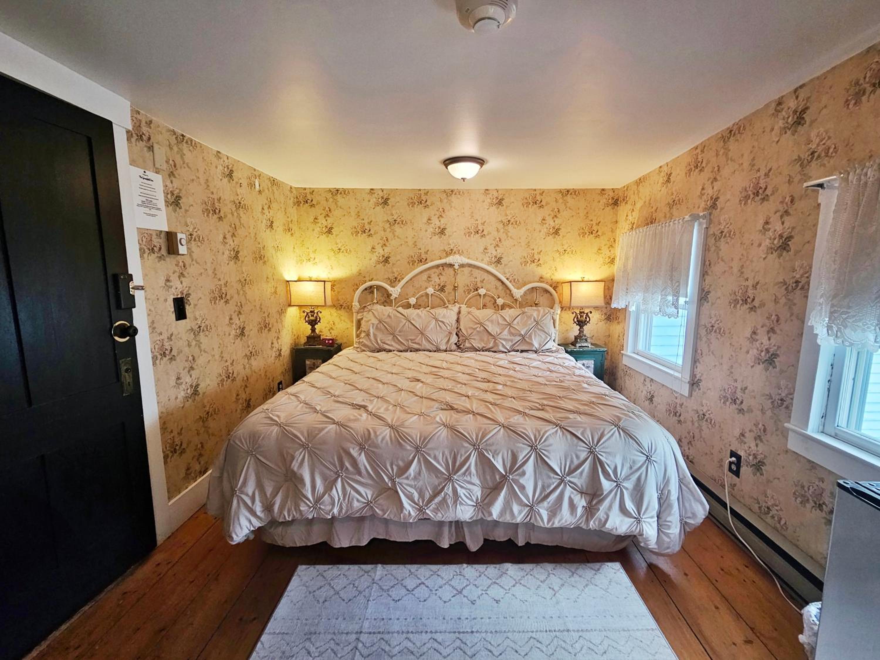 Deluxe Double Room with Bath photo 1