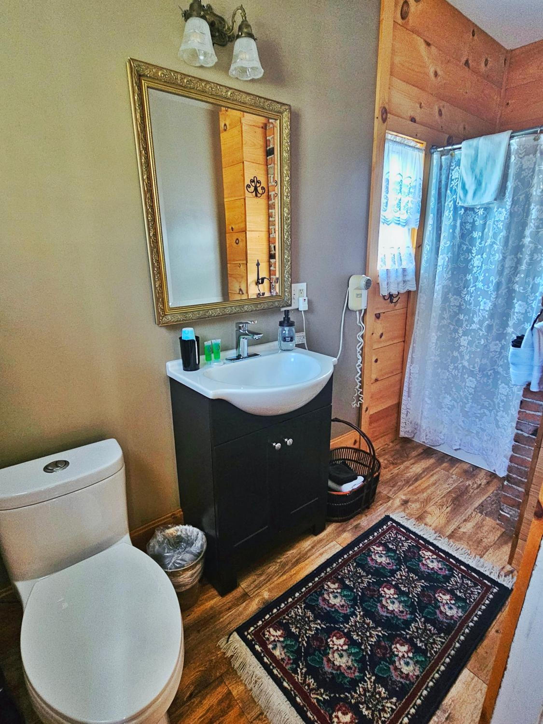 Double Room with Private Bathroom photo 2