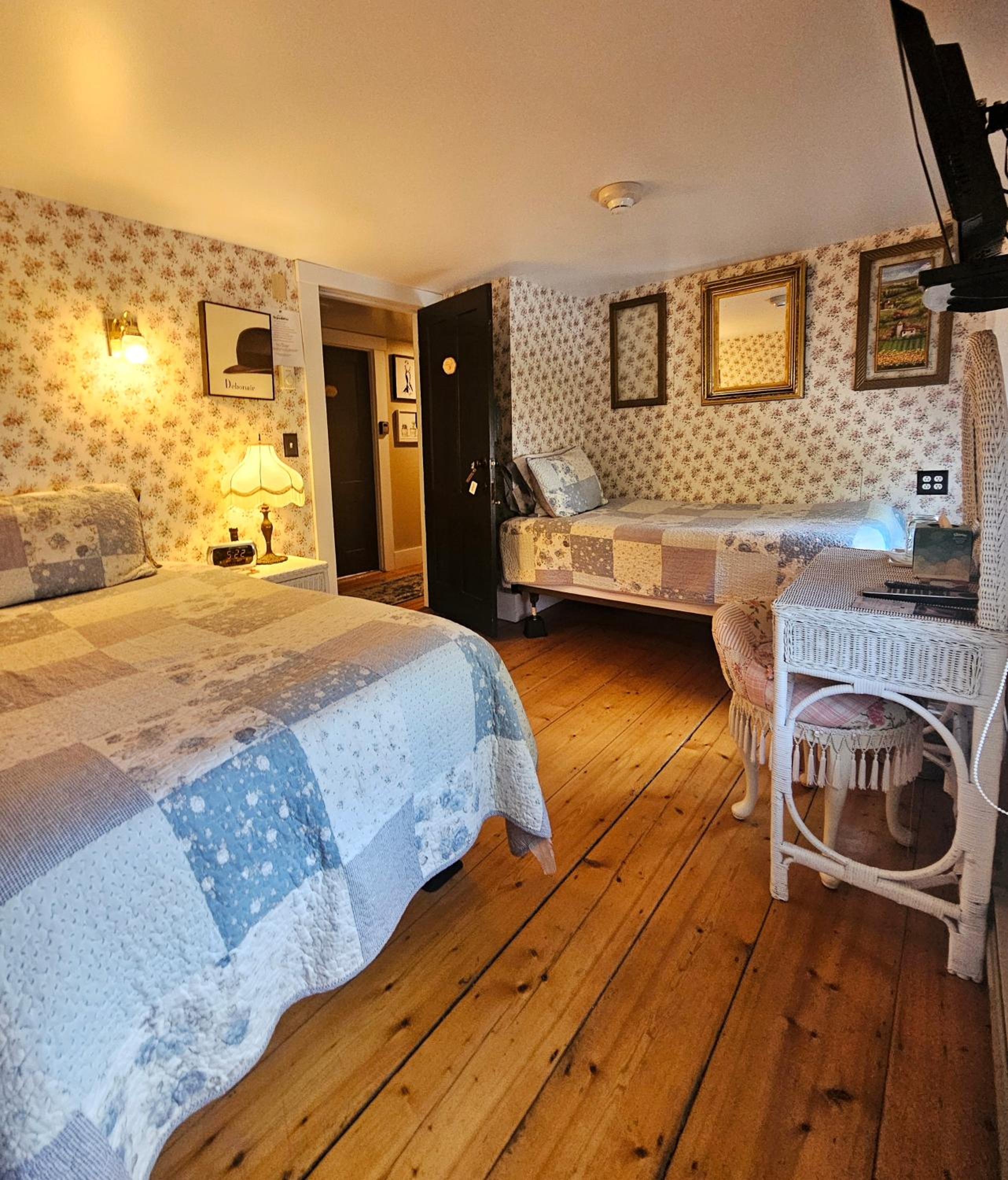 Standard Double or Twin Room photo 1