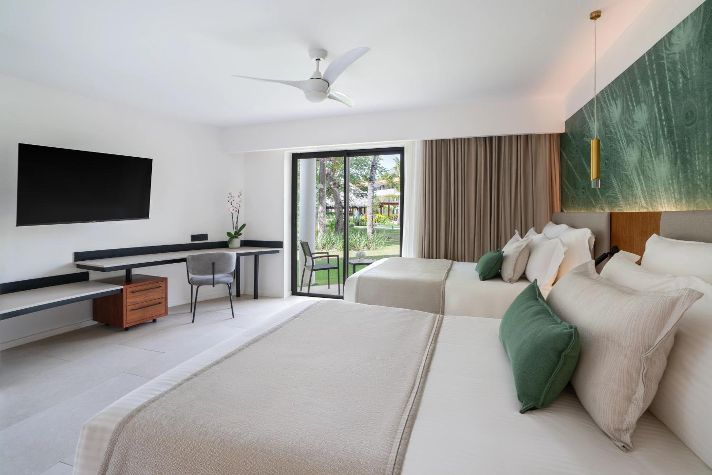Junior Double Suite with Tropical View