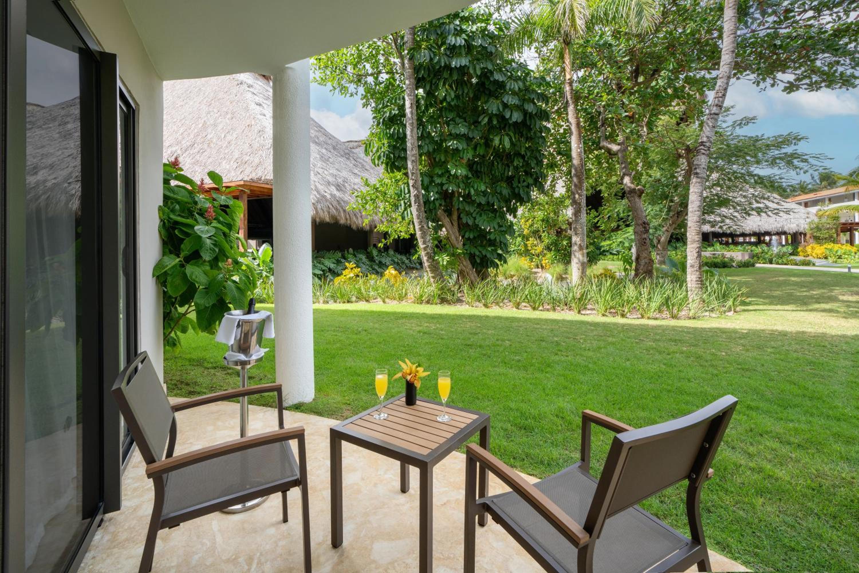 Club Junior Double Suite with Tropical View
