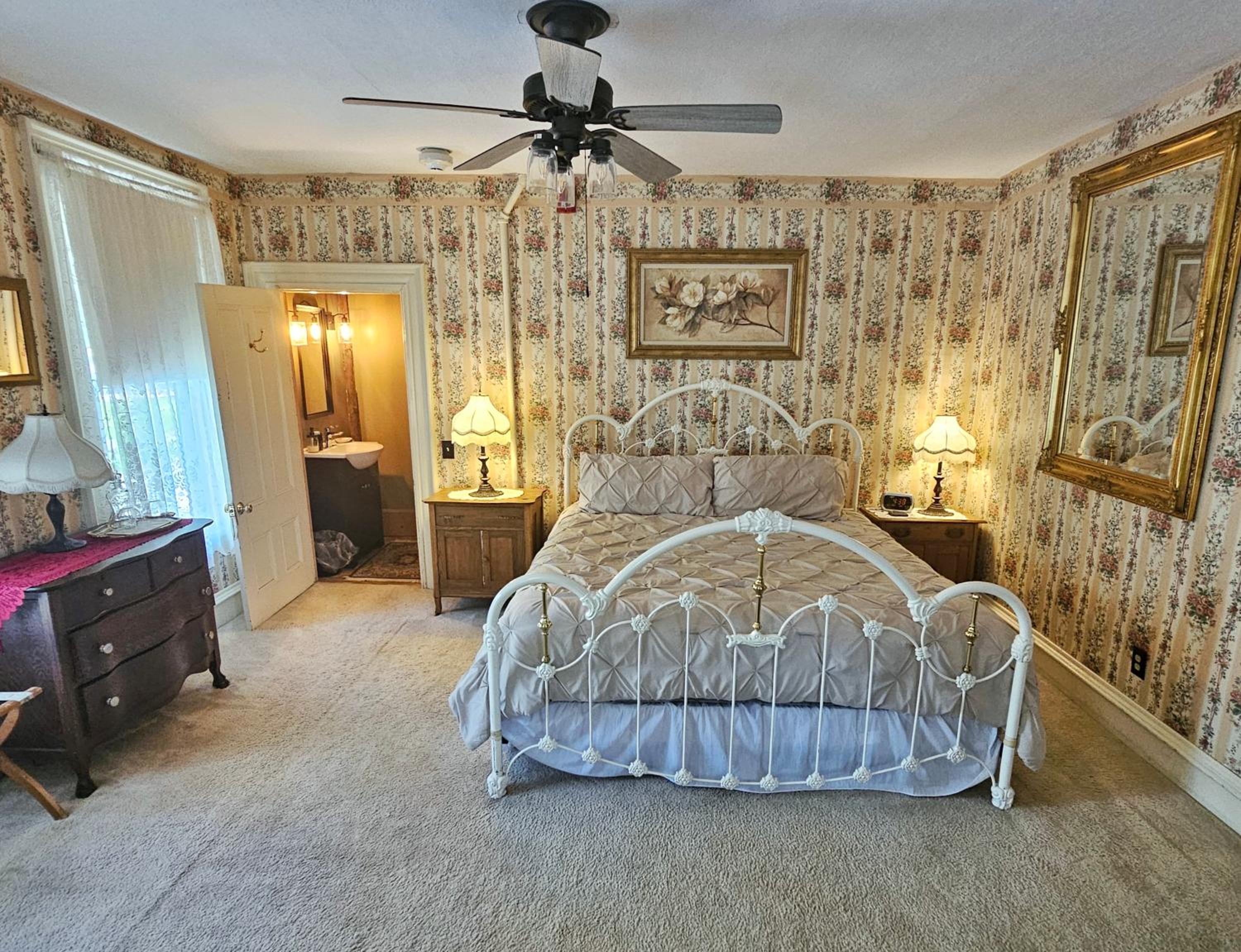 Deluxe King Room photo 3