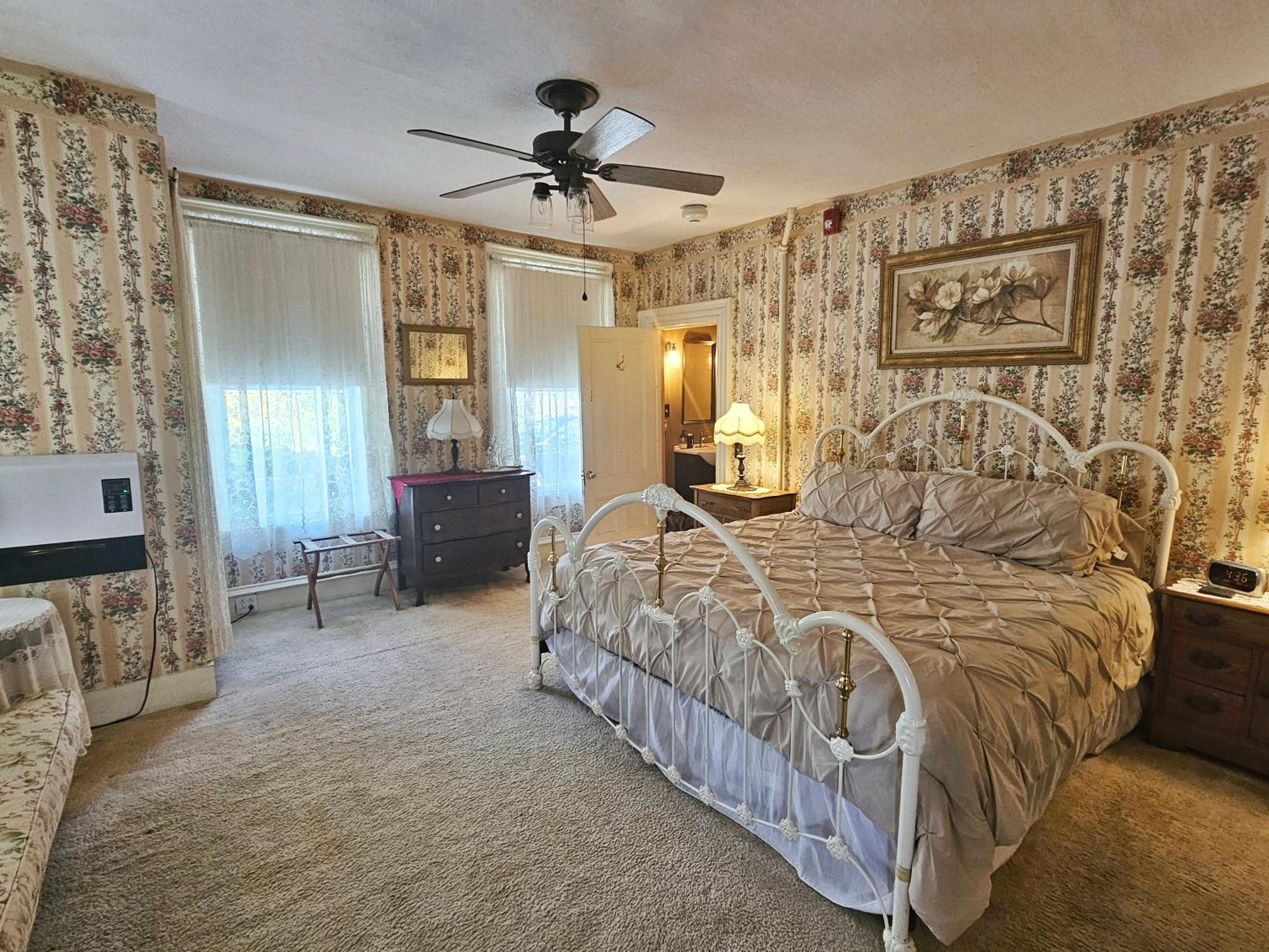 Deluxe King Room photo 2
