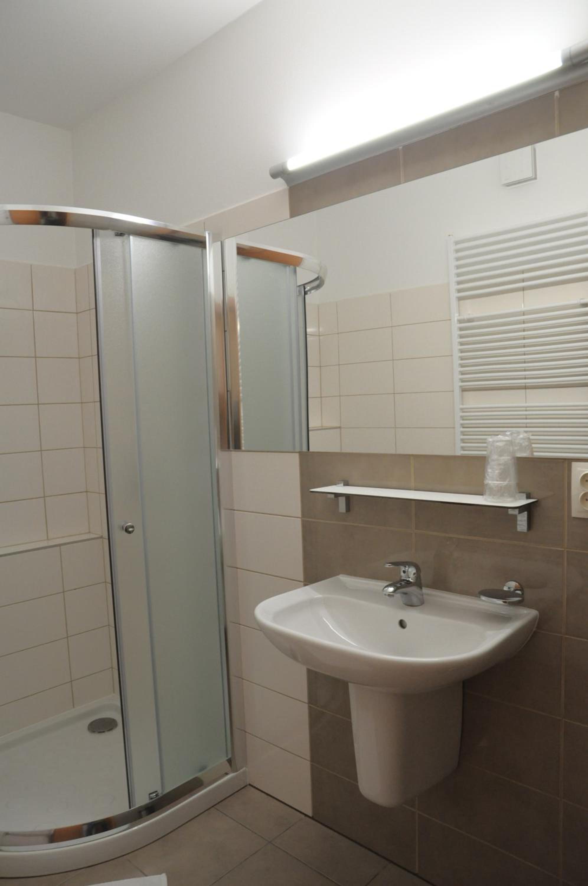 Twin Room - Photo 3