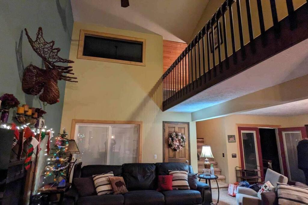 Three-Bedroom House photo 3