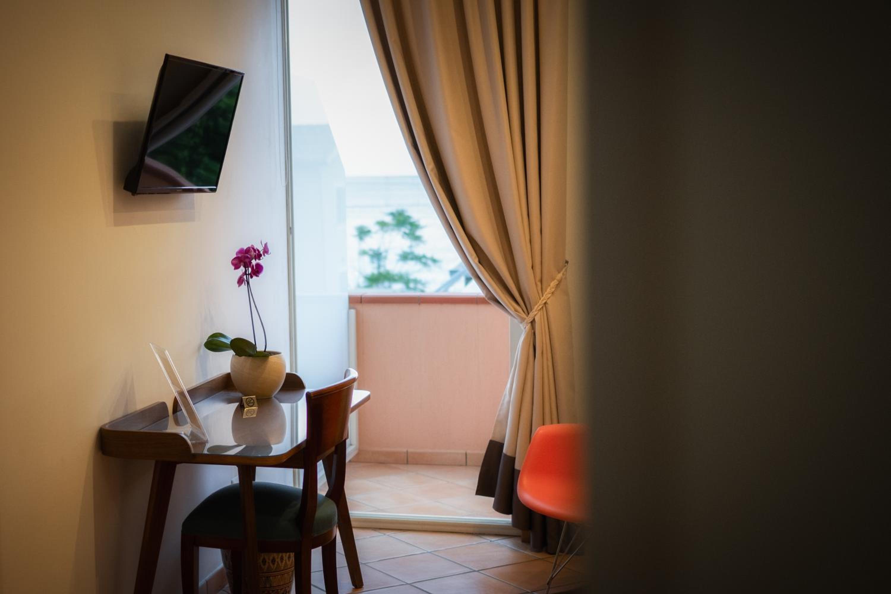 Double Room with Balcony and Sea View