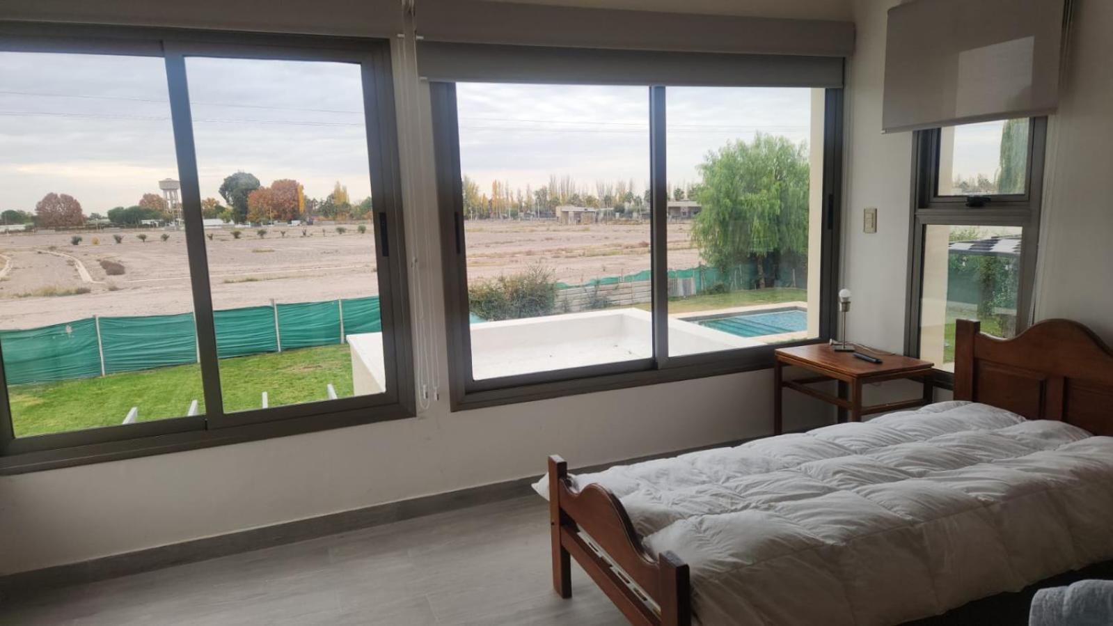 Three-Bedroom House photo 2
