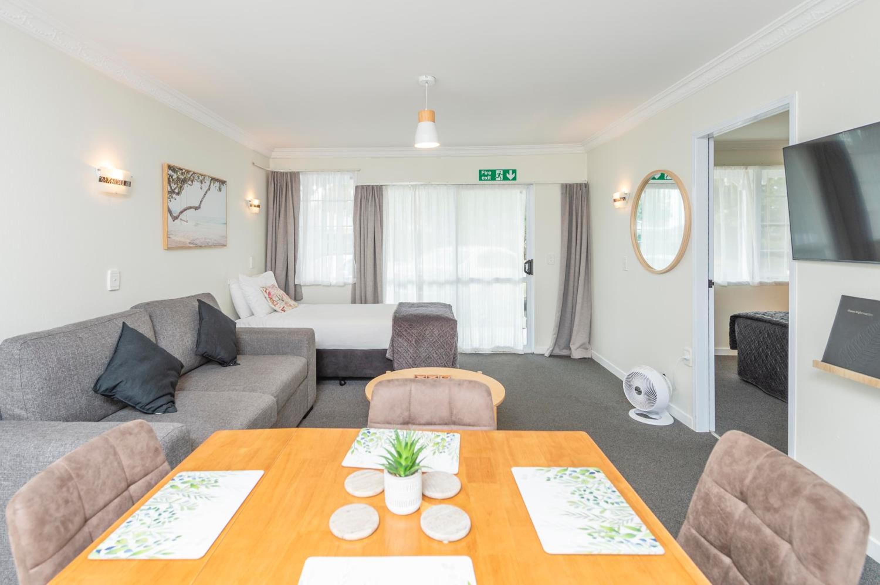 One Bedroom Apartment - Photo 3