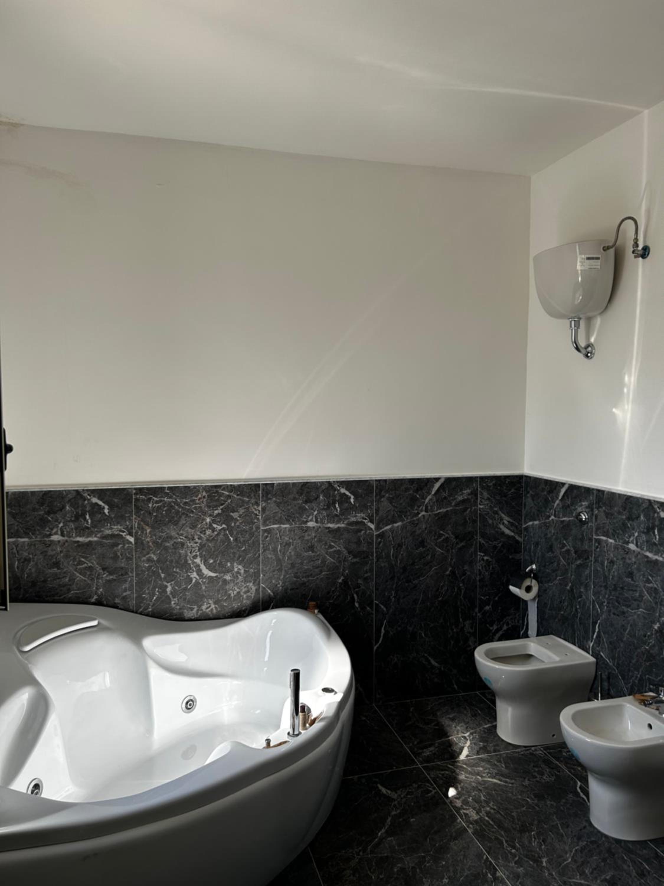 Double Room with Spa Bath - Photo 12