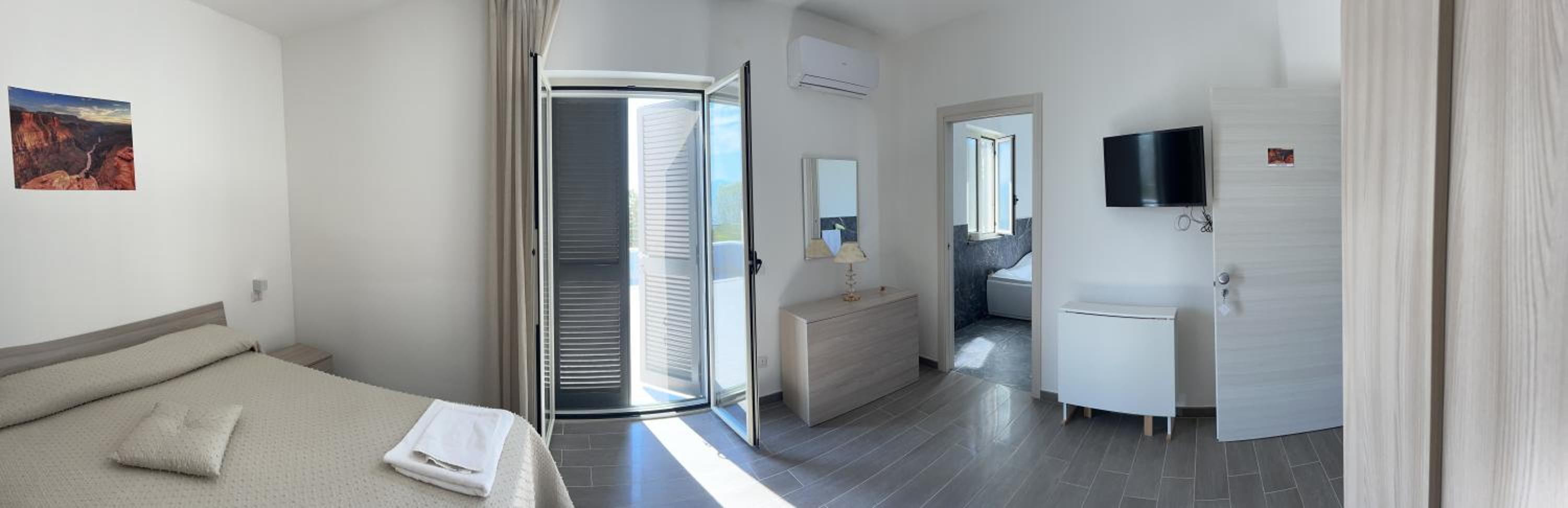 Double Room with Spa Bath - Photo 13