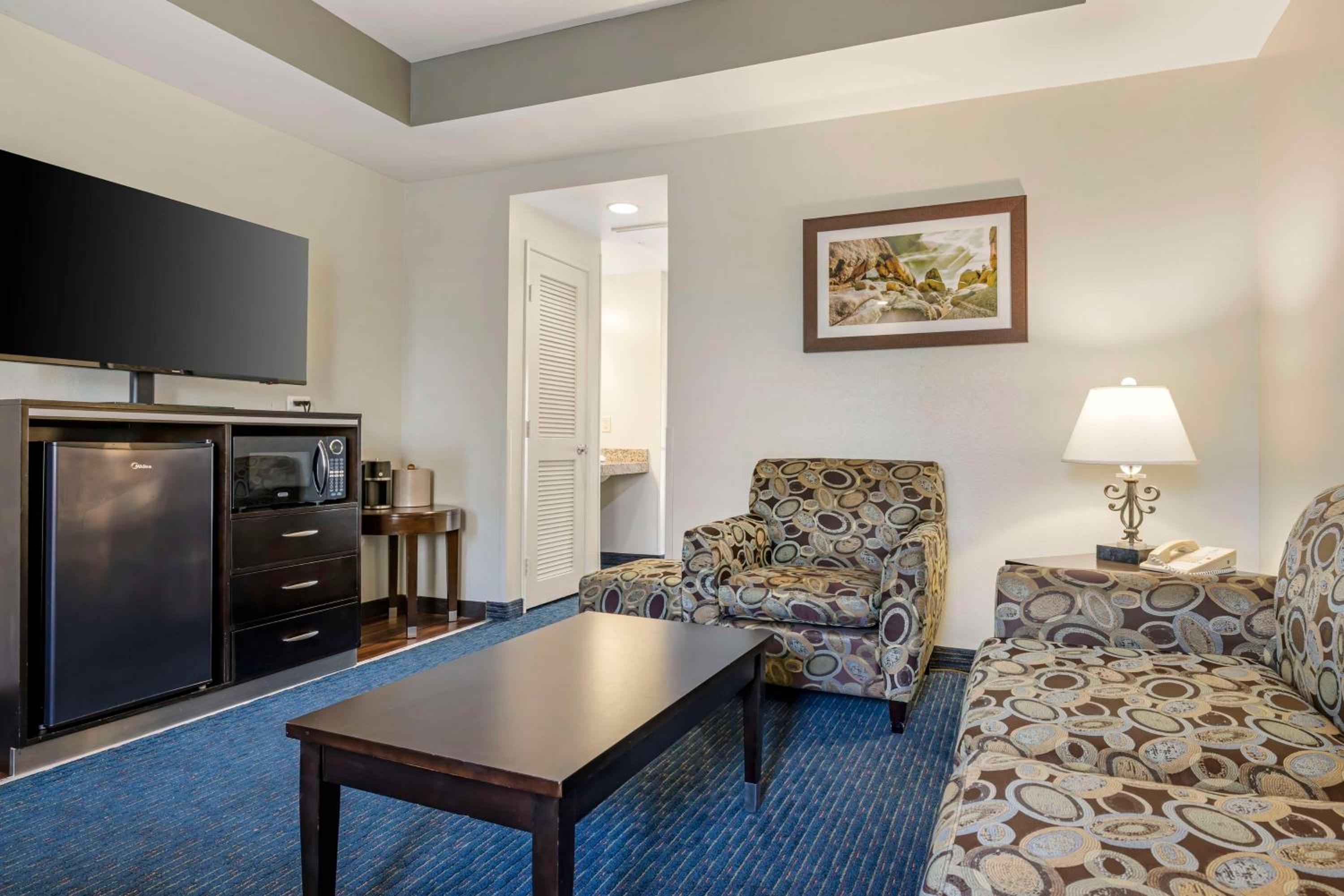 Double Suite - Non-Smoking - Photo 1