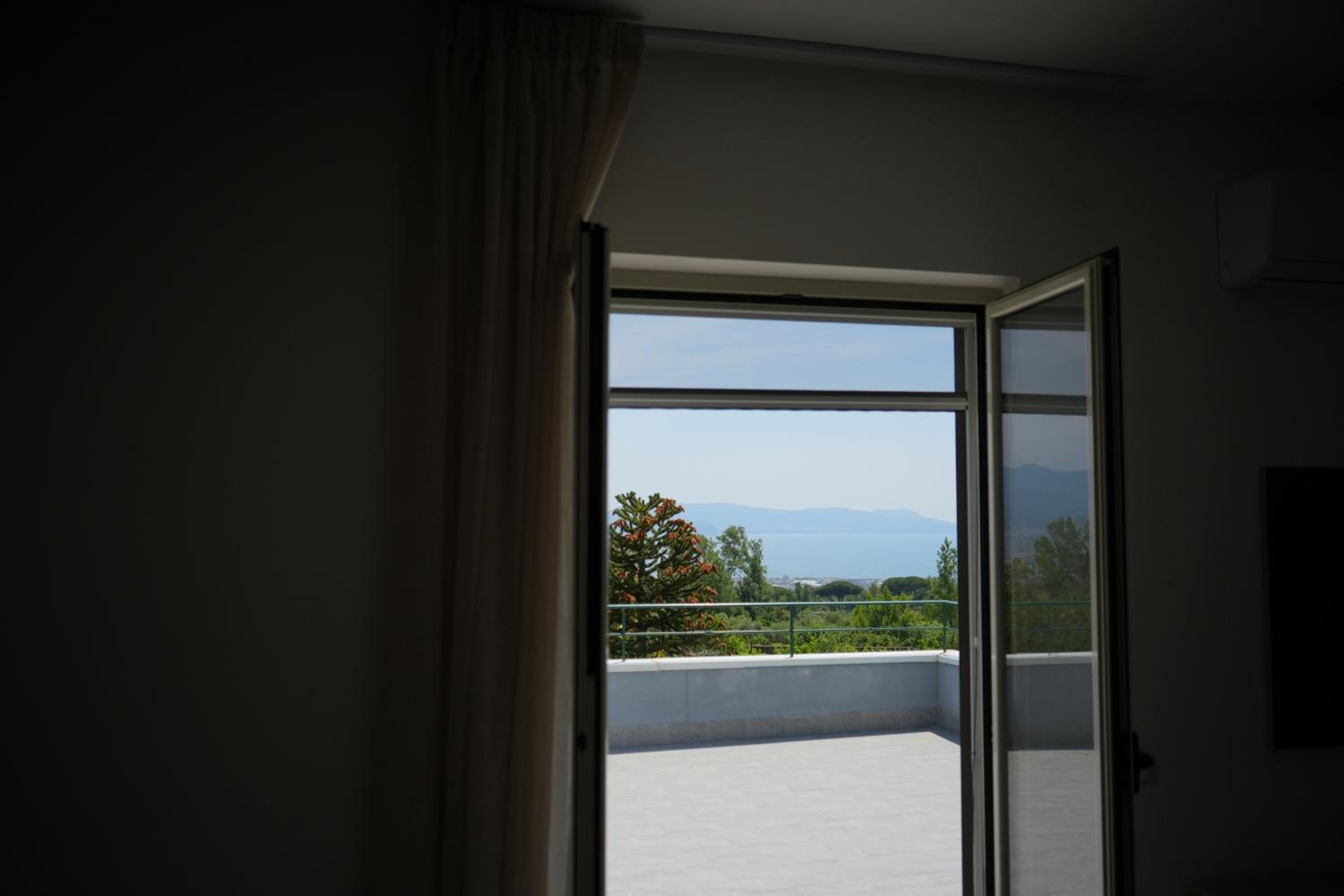 Double Room with Spa Bath - Photo 3