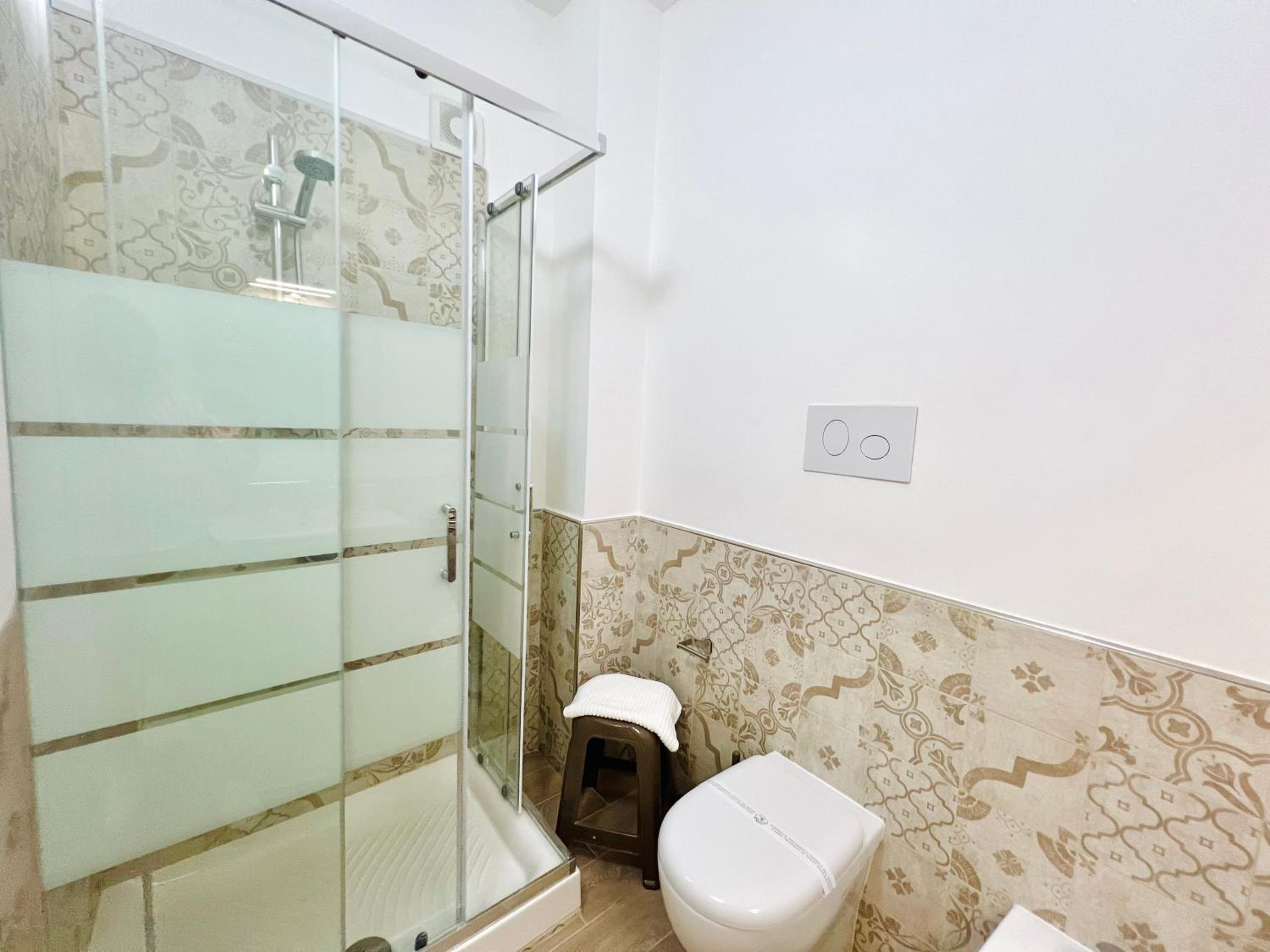 Quadruple Room with Private Bathroom photo 3