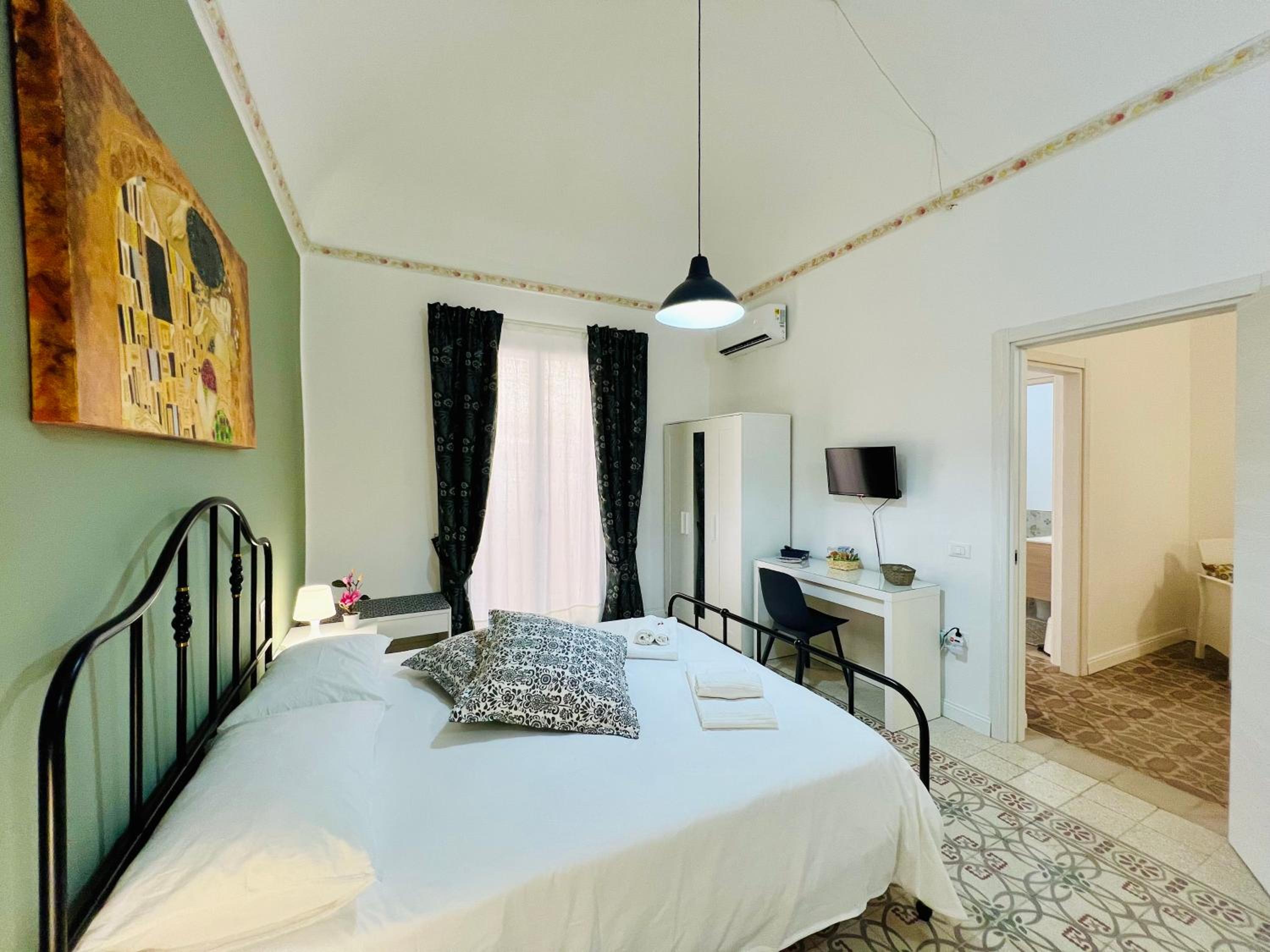 Quadruple Room with Private Bathroom photo 2
