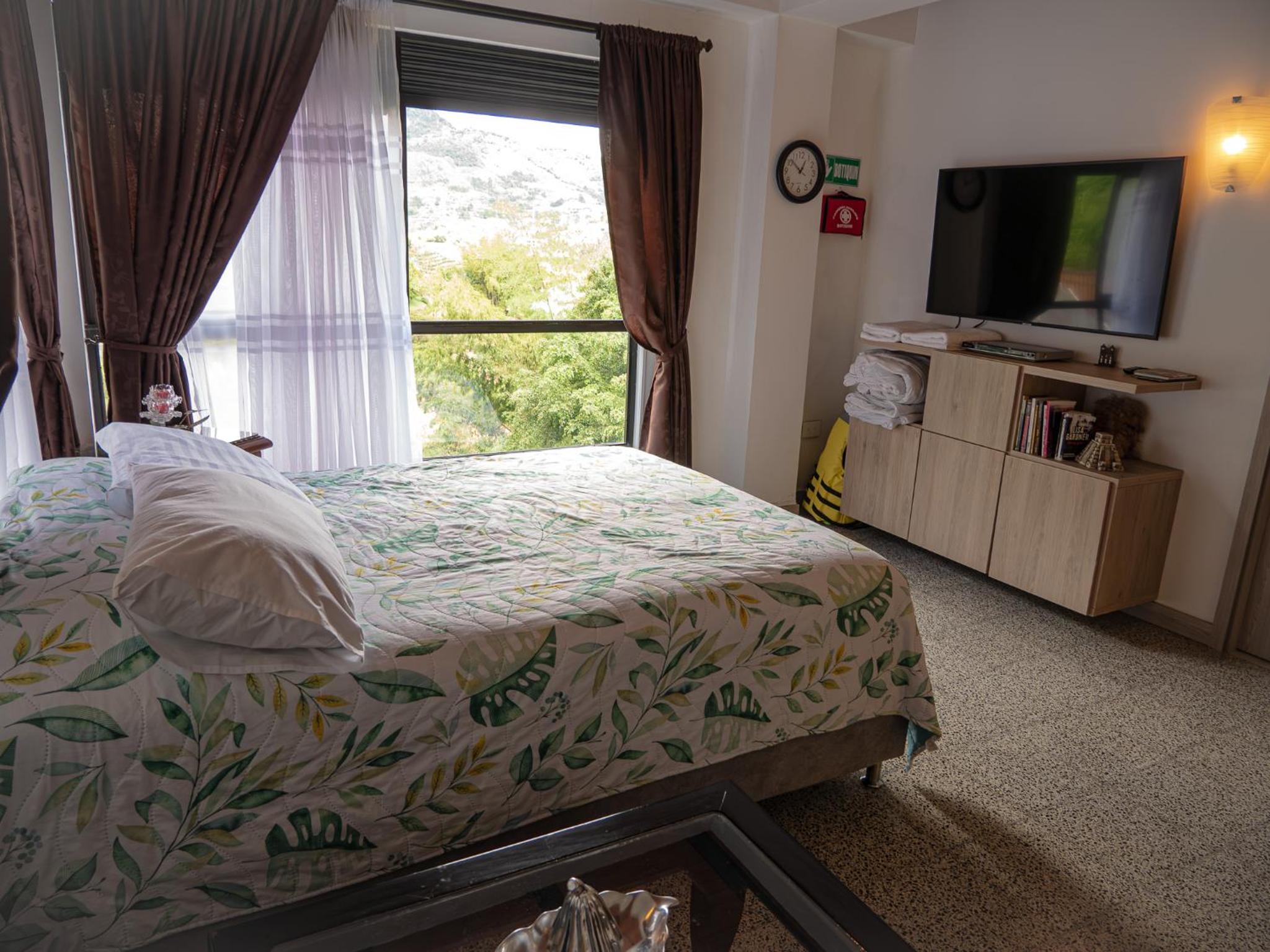 One-Bedroom Apartment photo 1