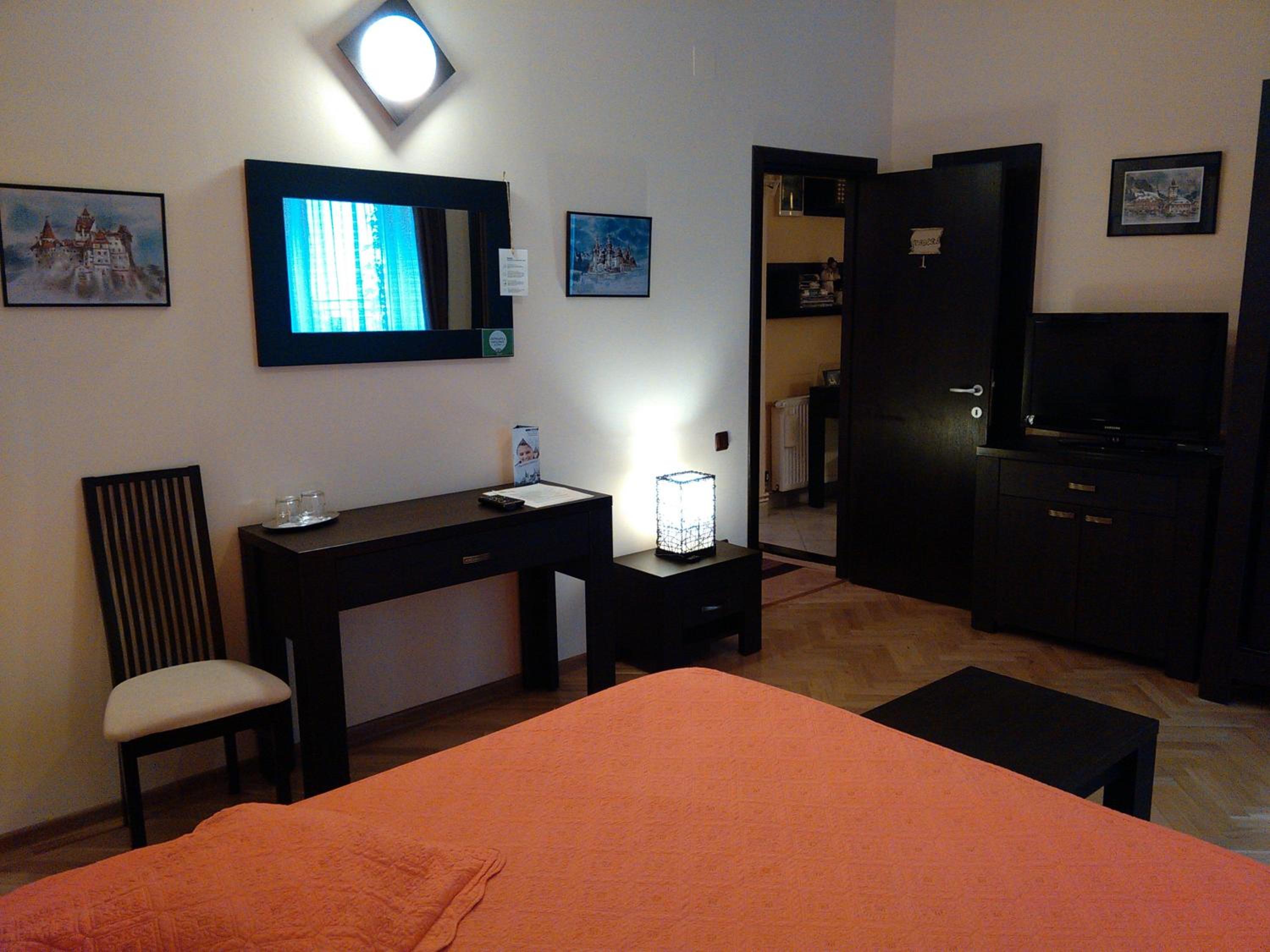 Double or Twin Room - Photo 9