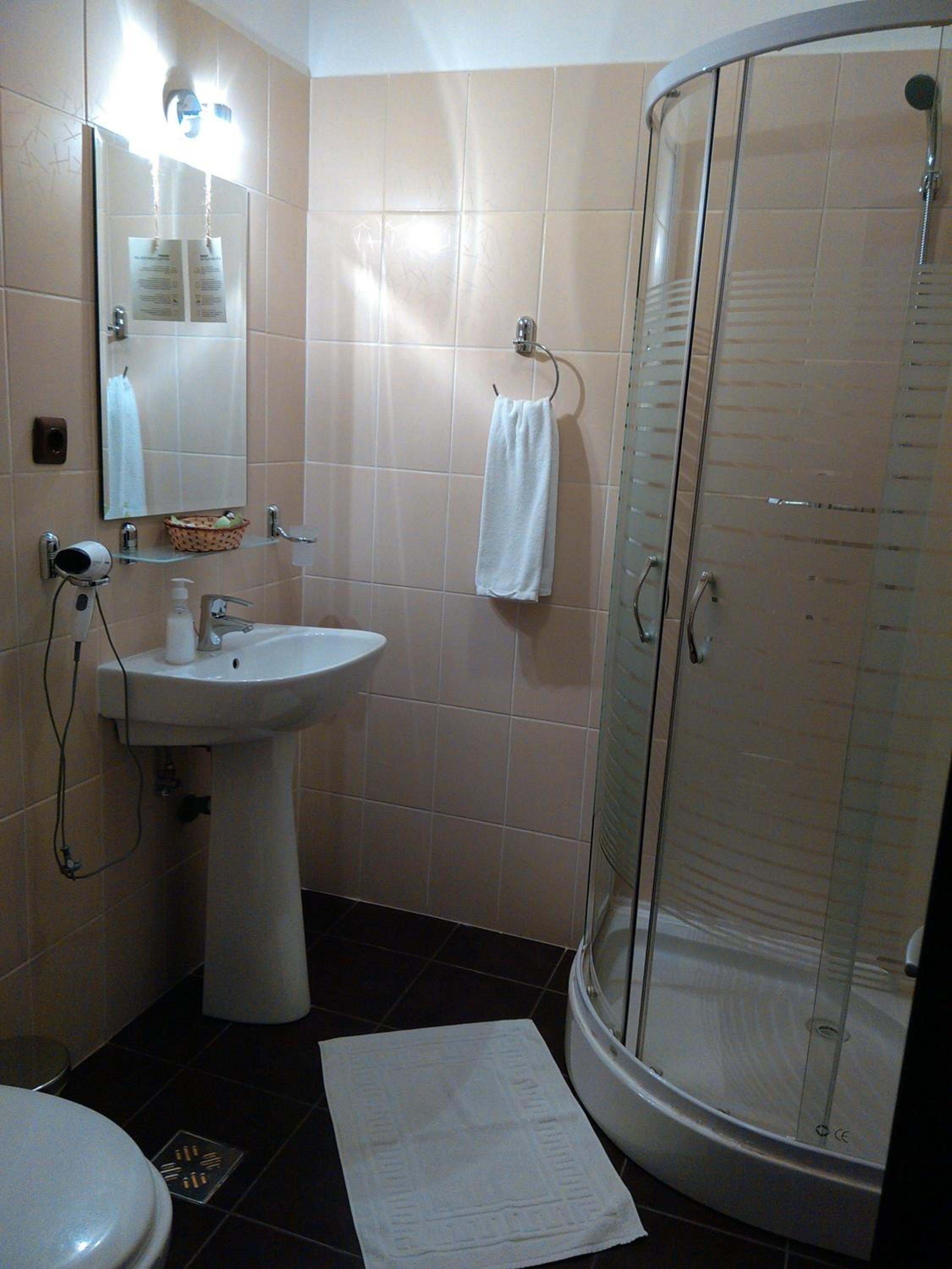 Double or Twin Room - Photo 24