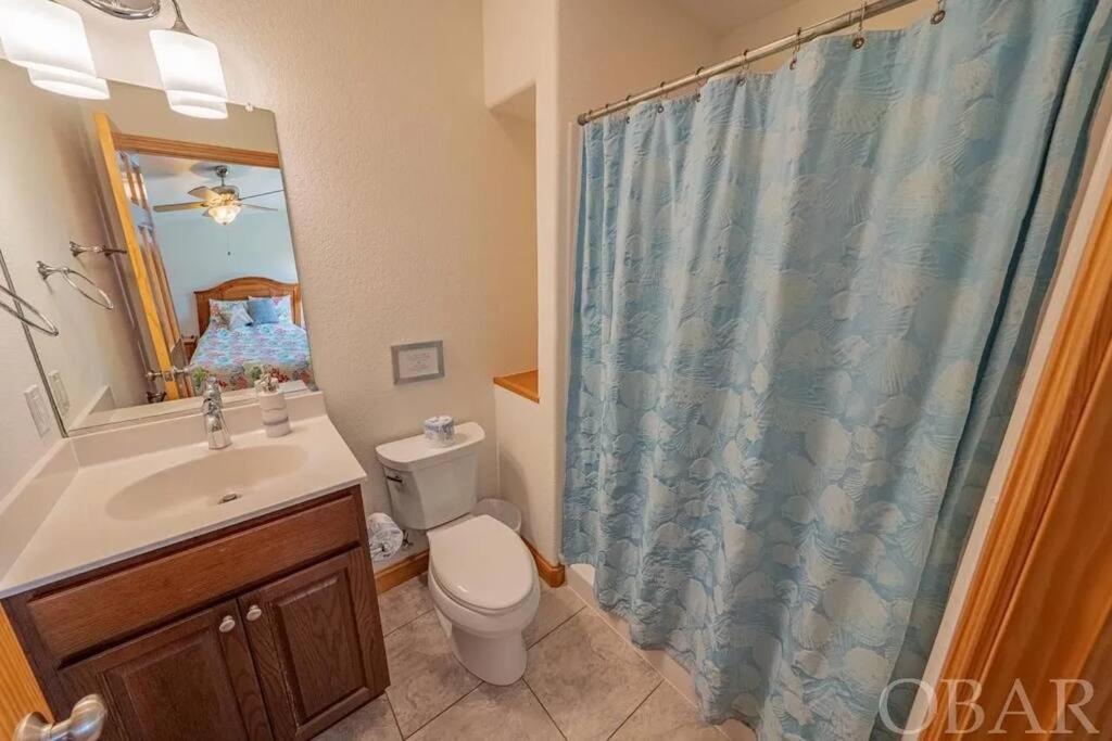 Six-Bedroom House photo 2
