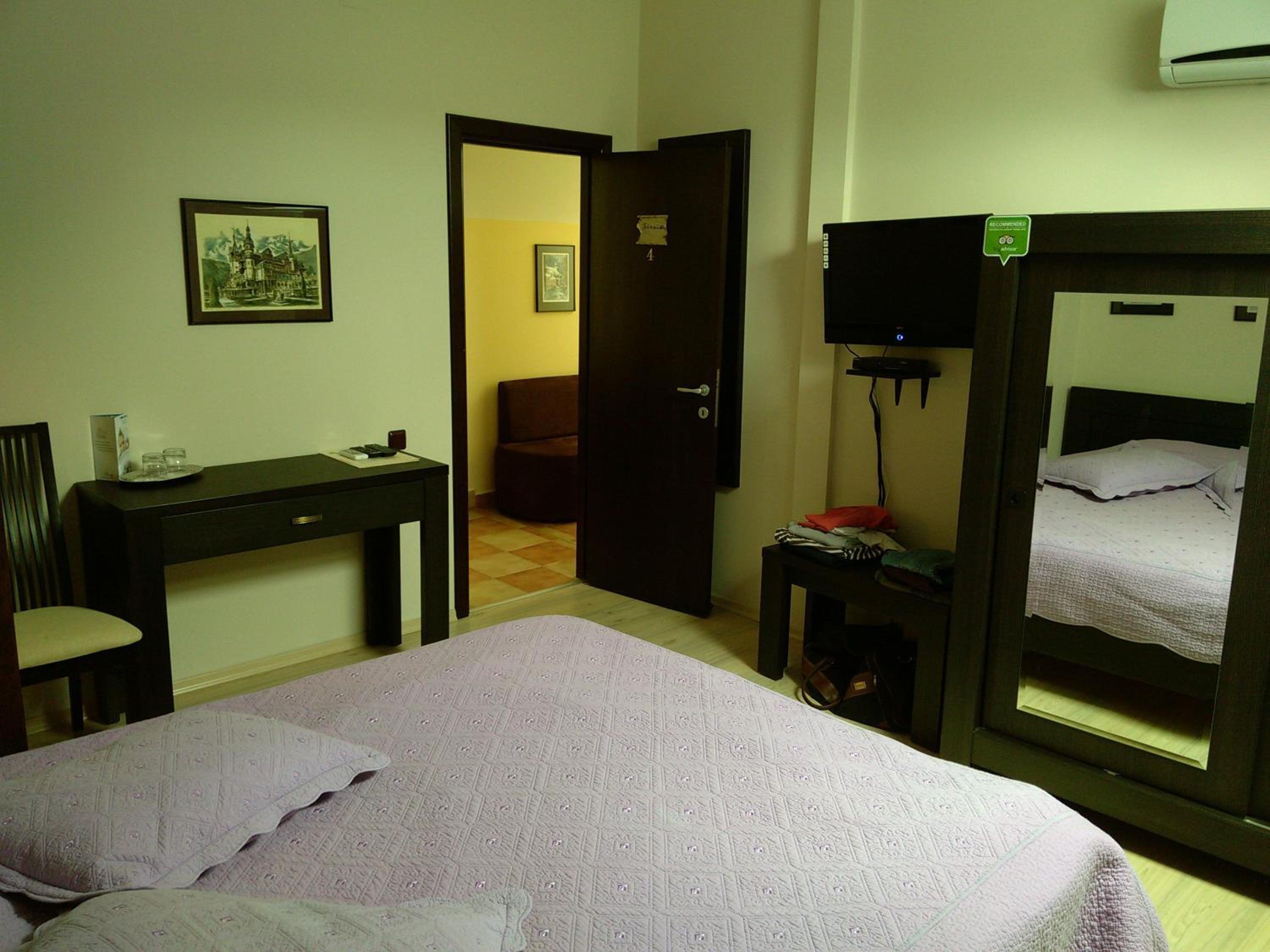 Double or Twin Room - Photo 13