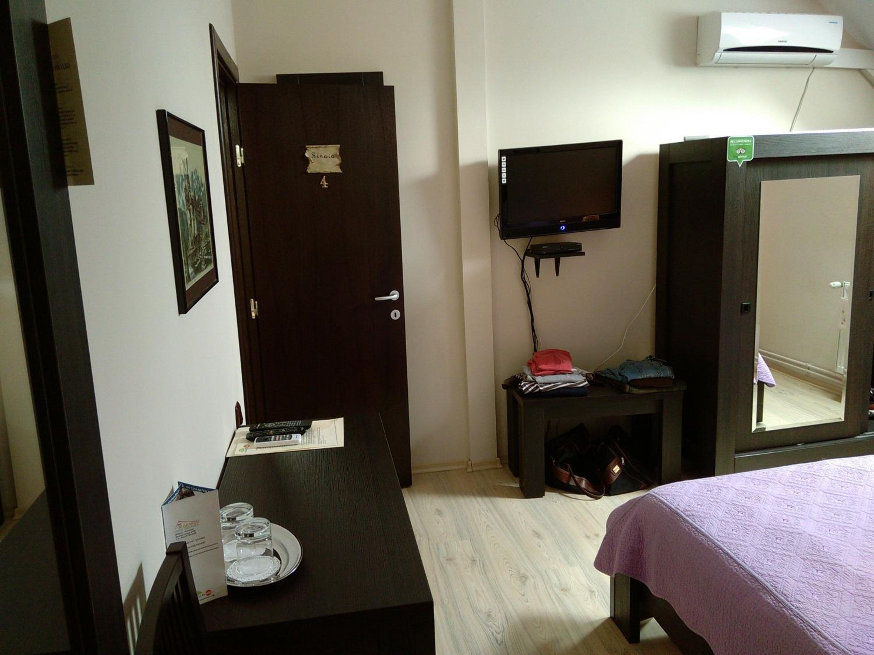 Double or Twin Room - Photo 23