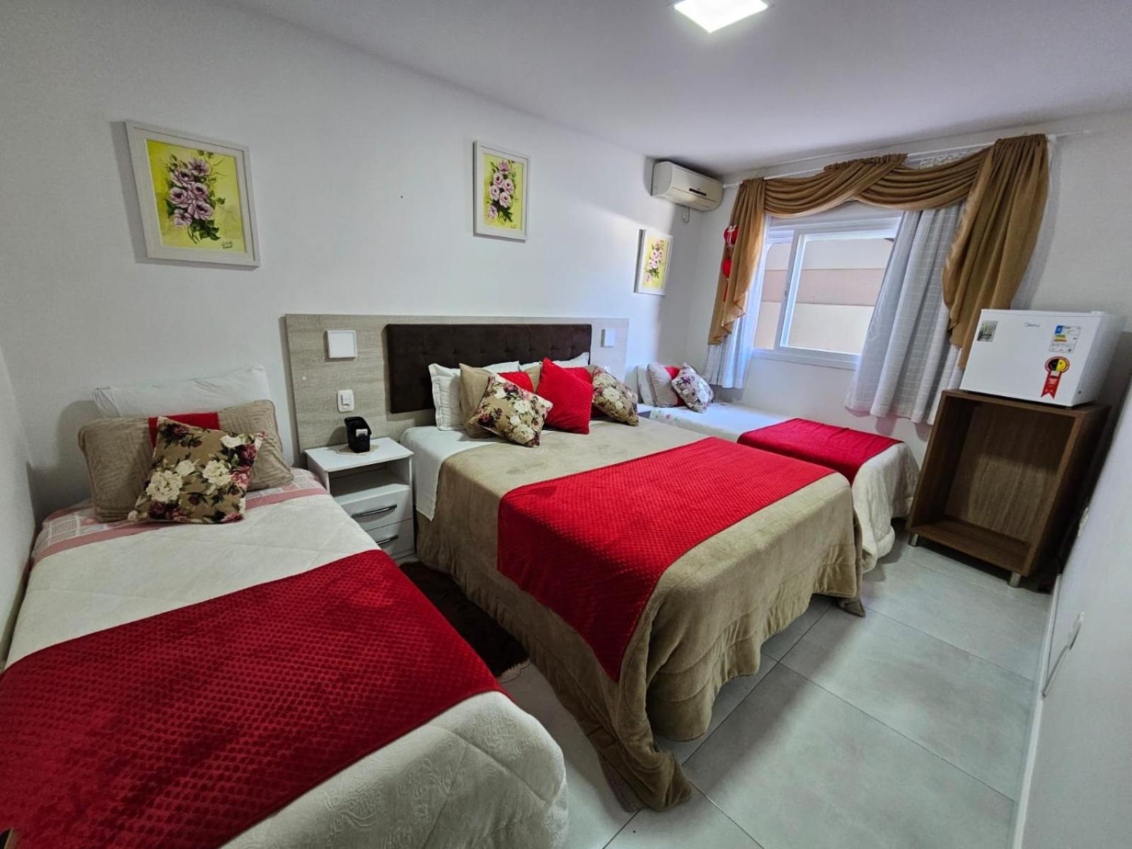 Quadruple Room with Private Bathroom photo 3