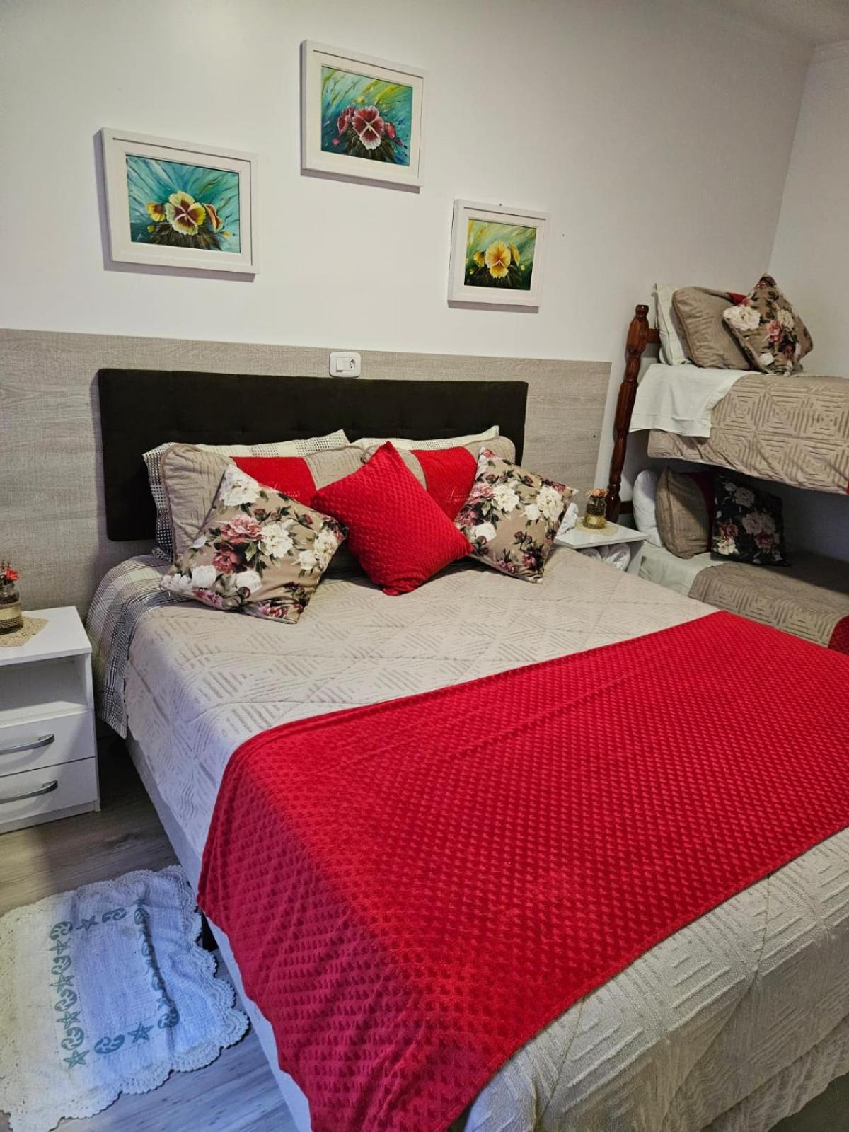 Quadruple Room with Private Bathroom photo 1