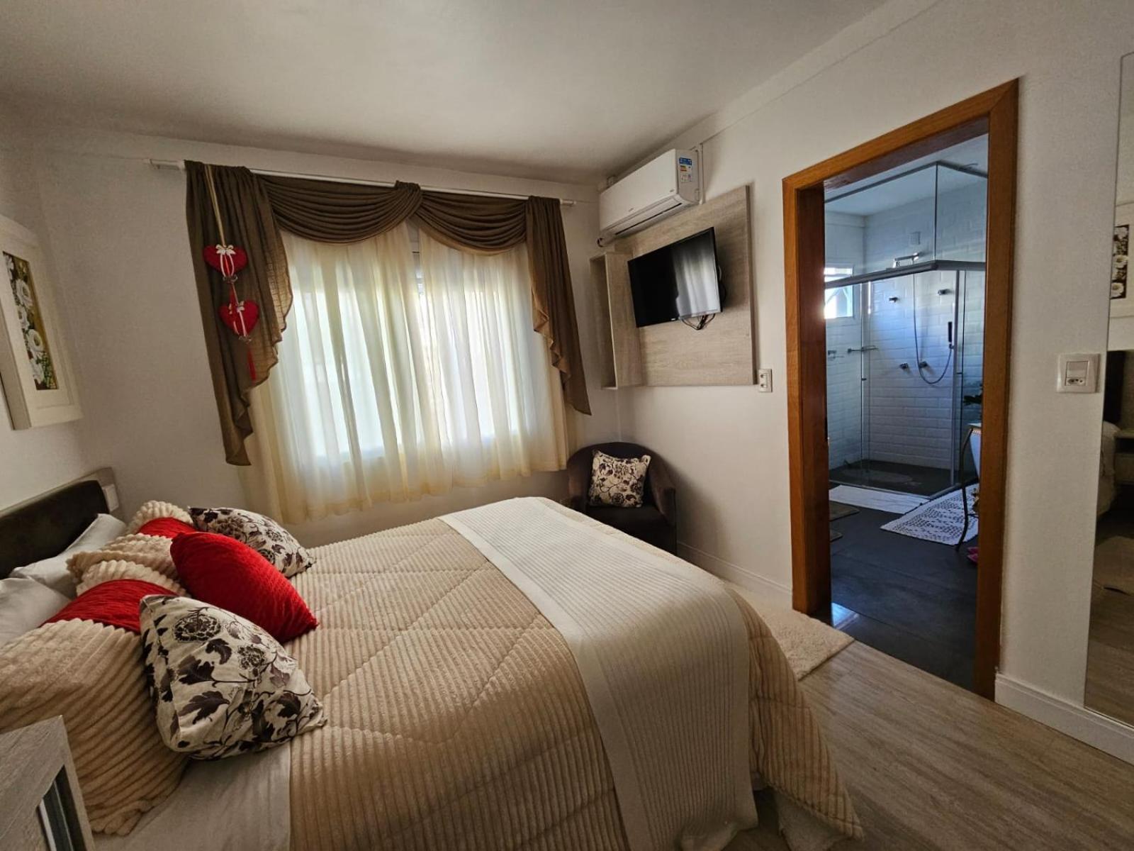 Deluxe Double Room with Bath photo 2