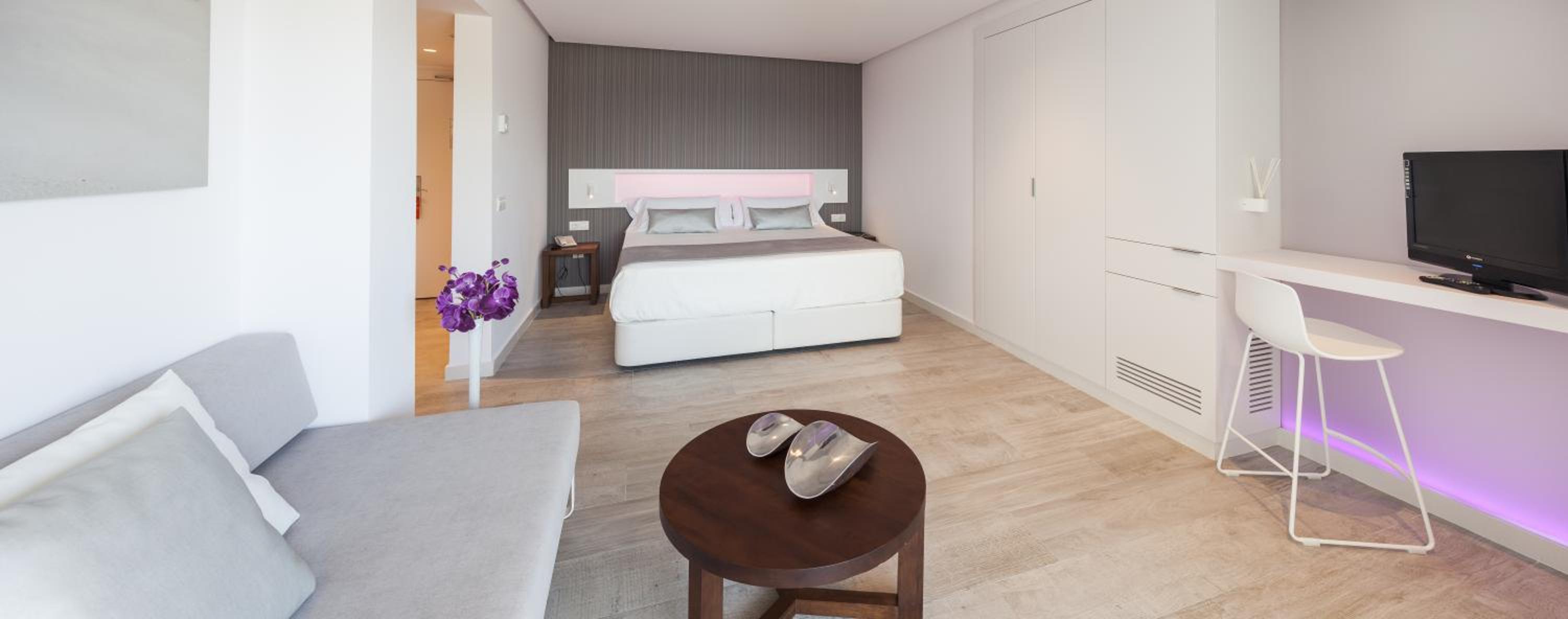 Habitación Doble con Sofá Cama (2 camas individuales + 1 sofá cama)
