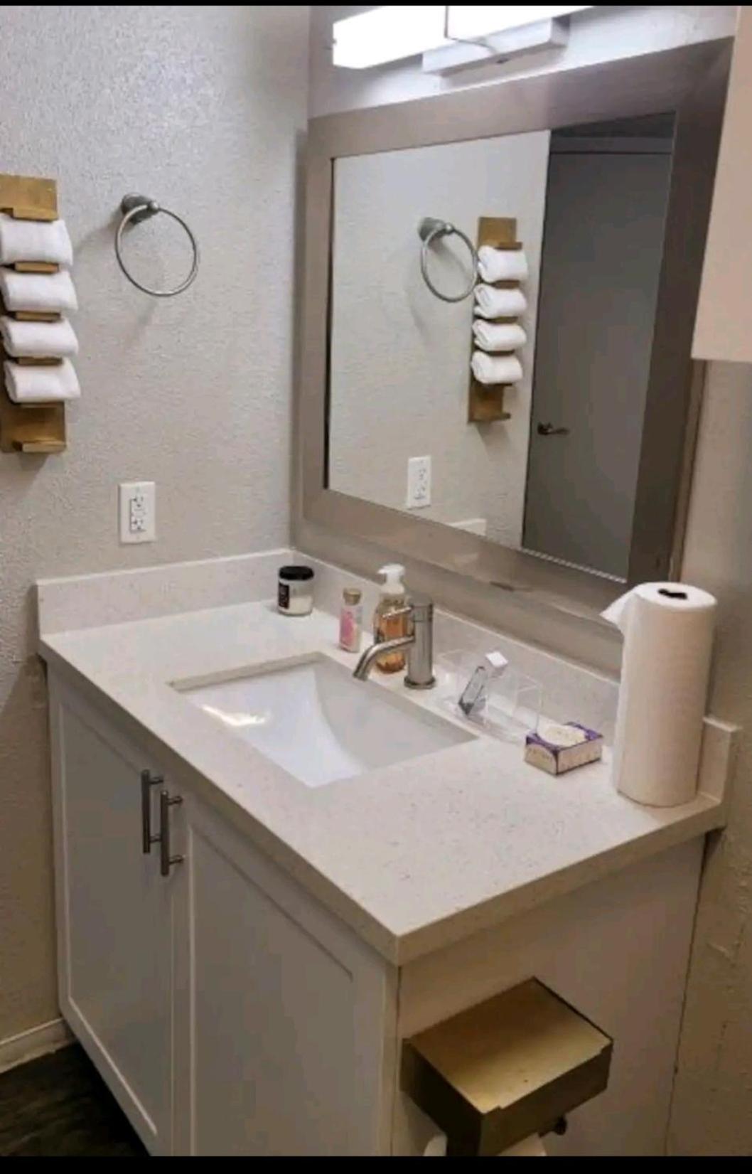 One-Bedroom Apartment photo 3