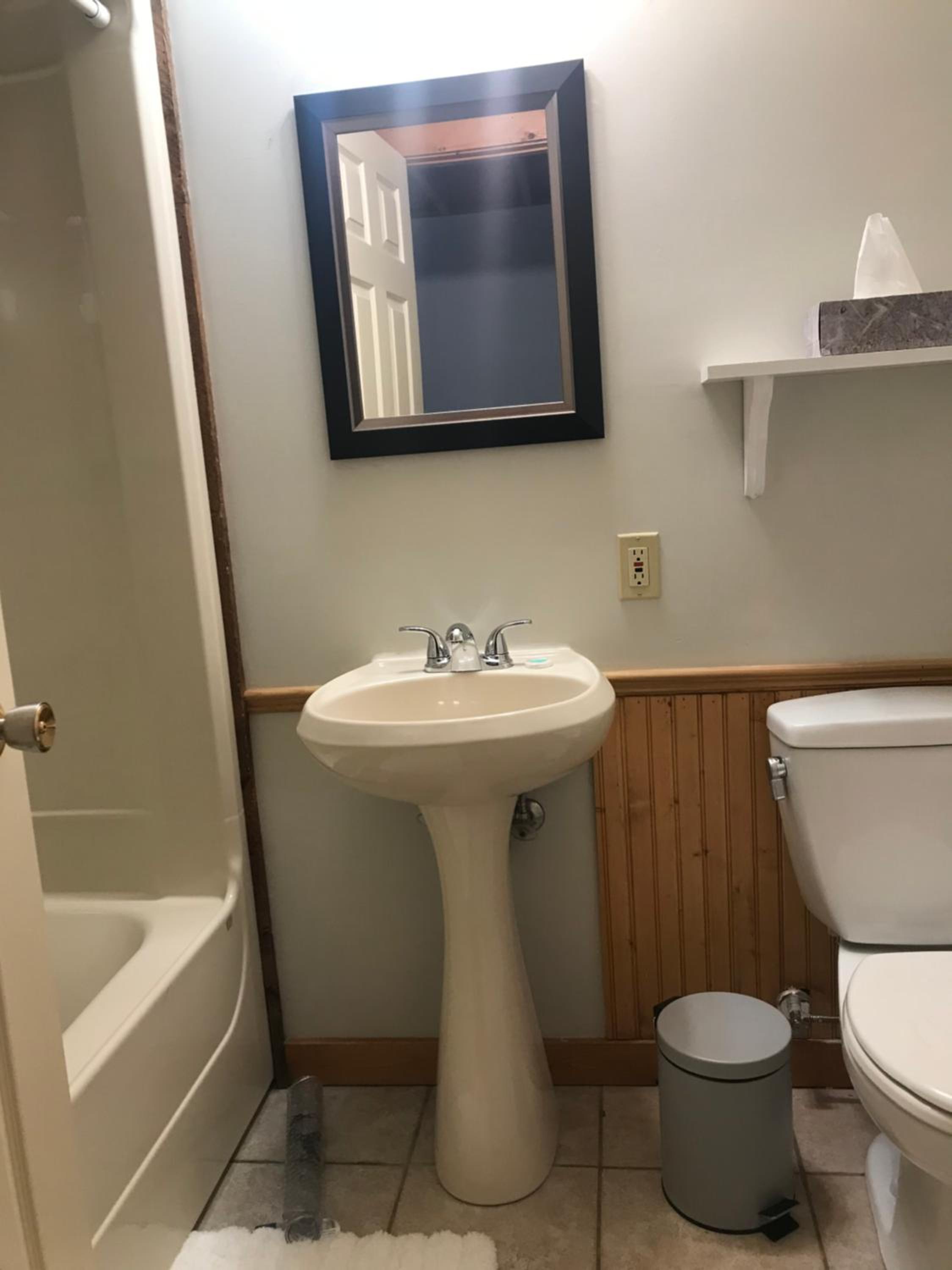 Family Room with Private Bathroom photo 2