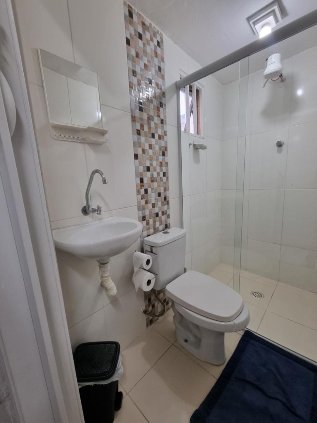 Twin Room with Private Bathroom - Photo 2